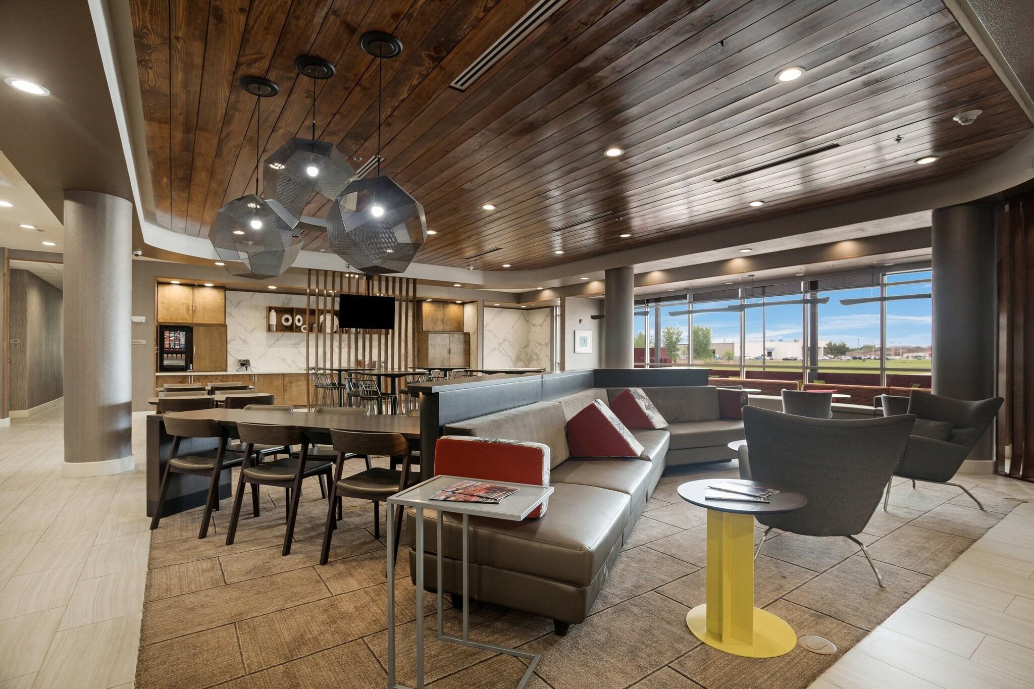 Vista Lobby SpringHill Suites by Marriott Stillwater