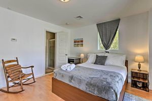 Arriendo temporal - Luxe Lakefront Family Cottage: Private Beach, Dock
