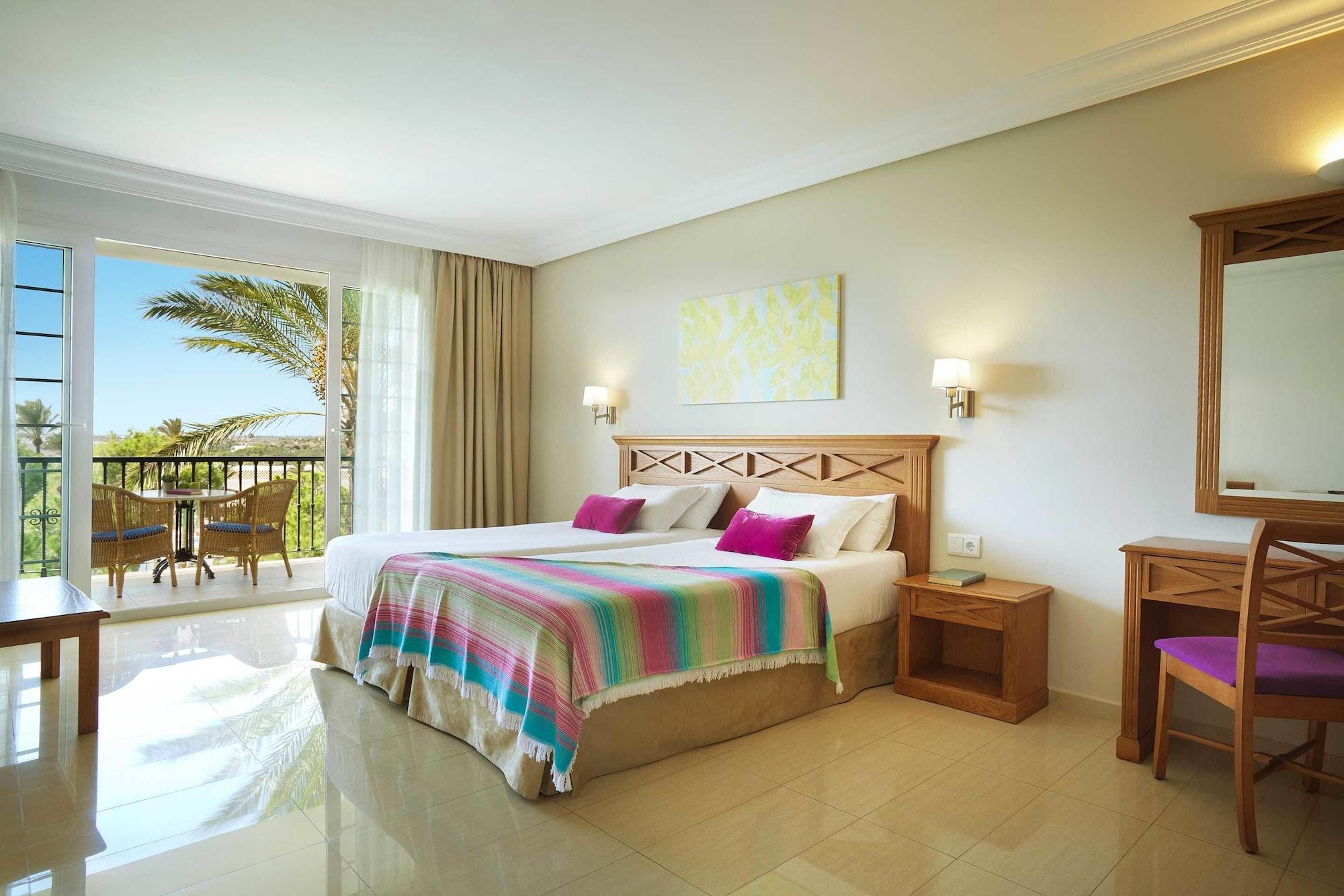 Habitación Inturotel Sa Marina
