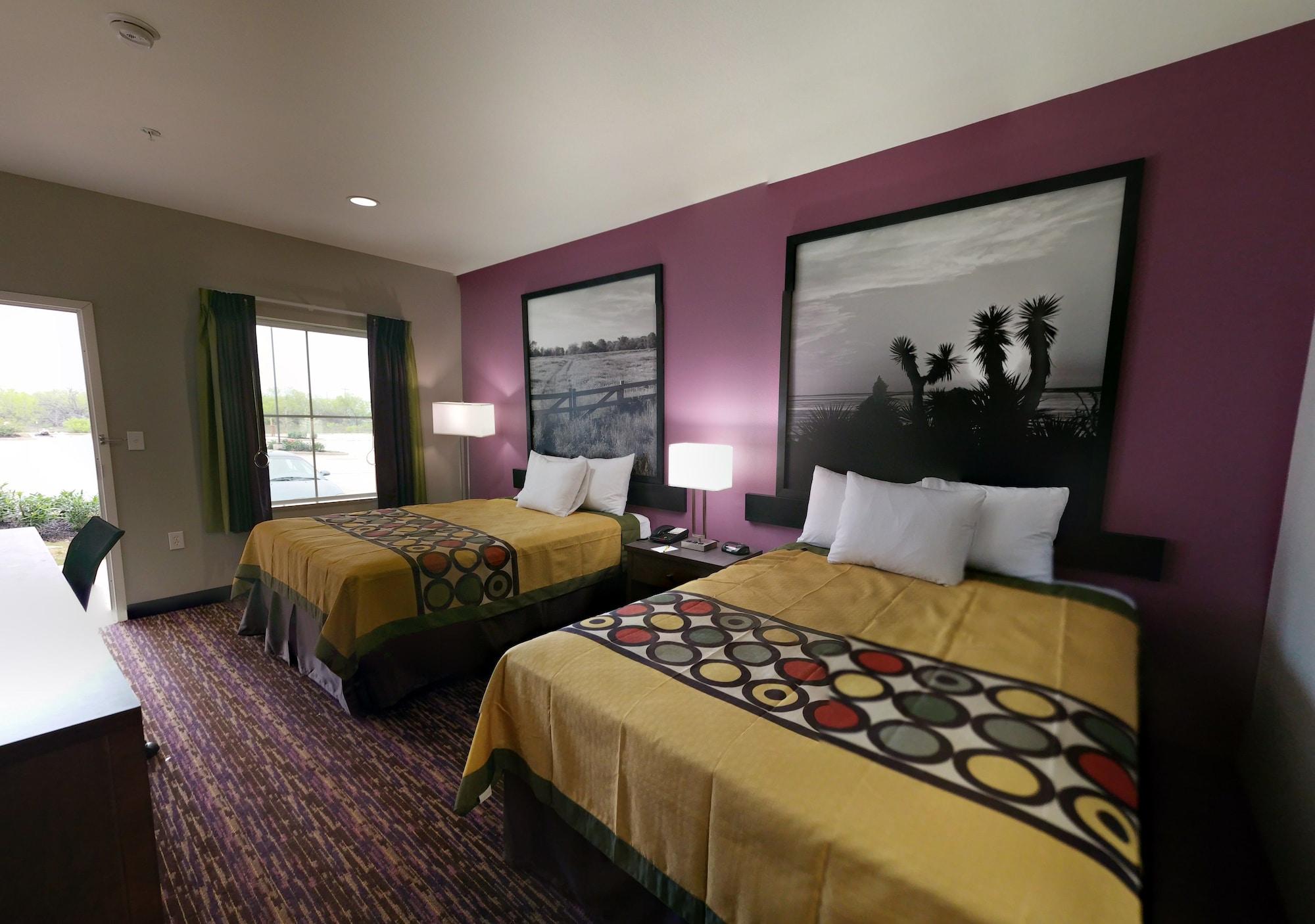 Equipamiento de Habitación Super 8 by Wyndham Carrizo Springs