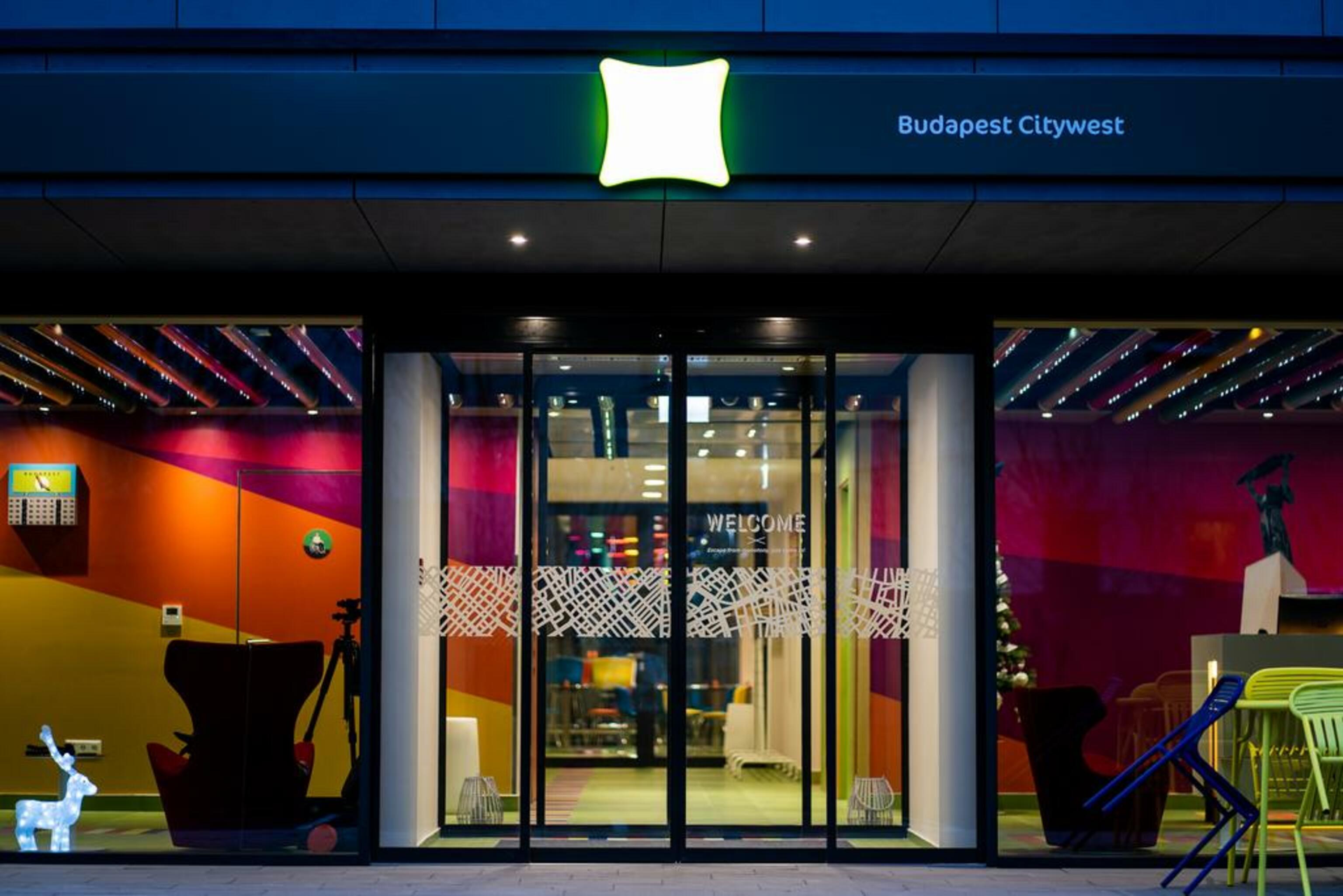Vista Exterior Ibis Styles Budapest Citywest