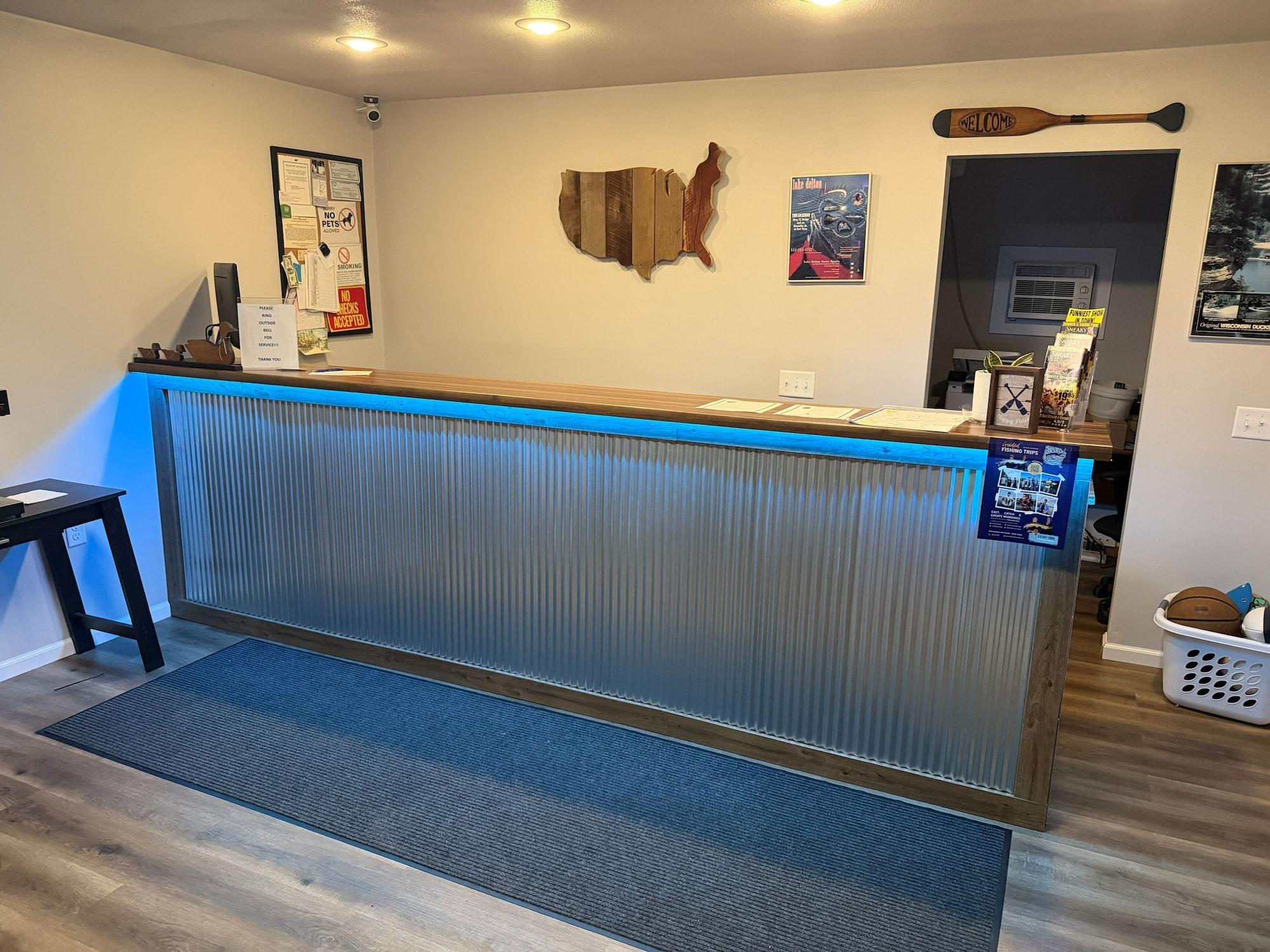 Vista Lobby Lakeside Motel