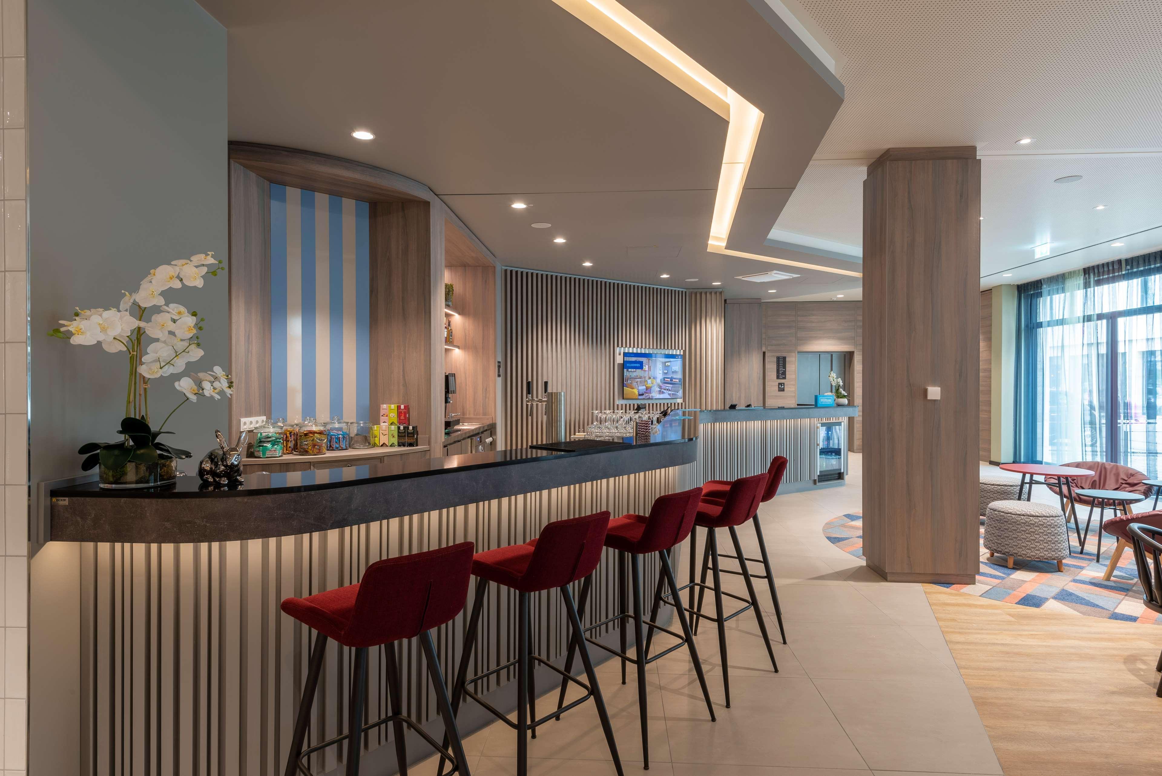 Bar/Salón Hampton by Hilton Munich City North