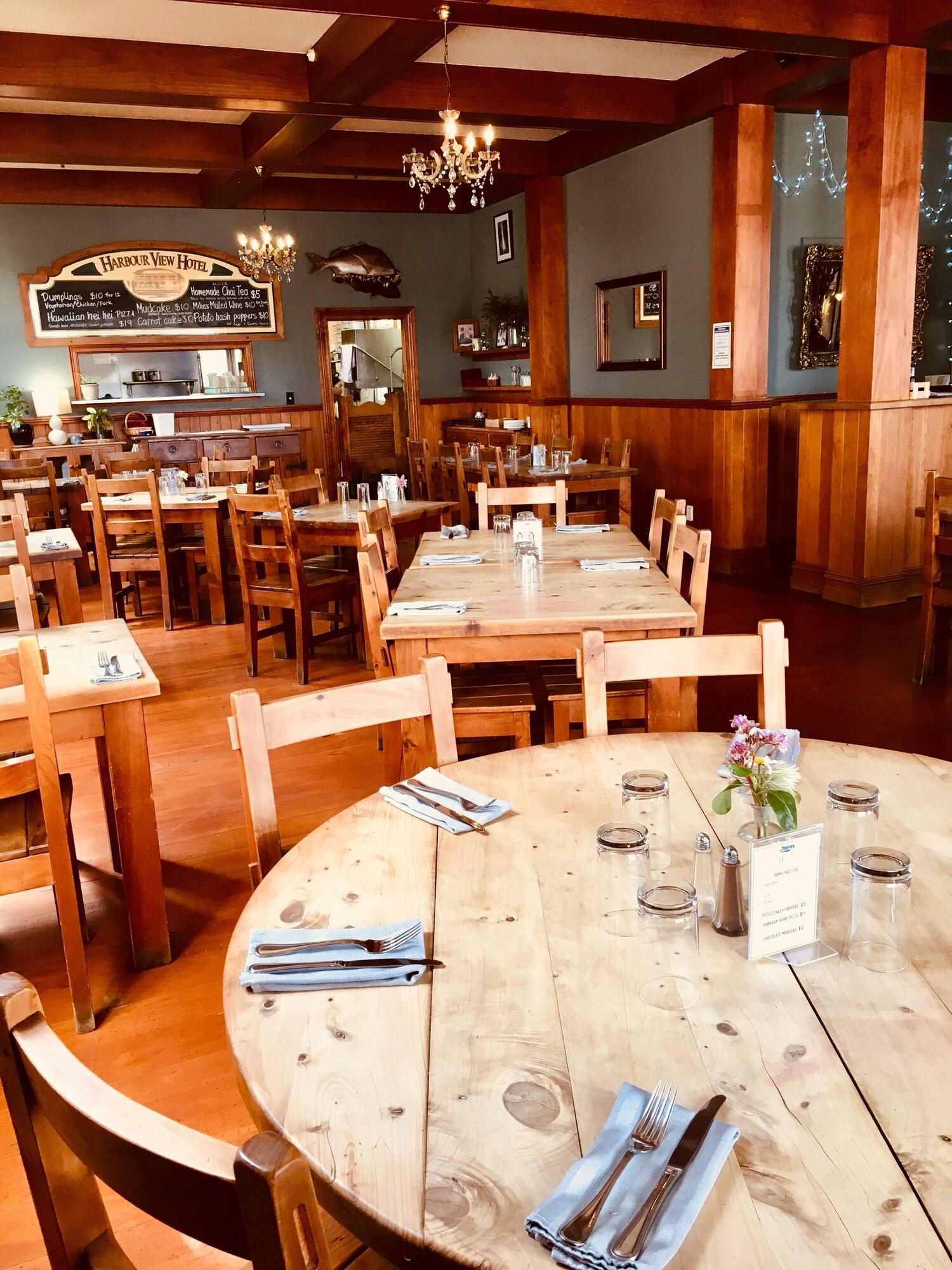 Restaurant Raglan Harbour View Hotel