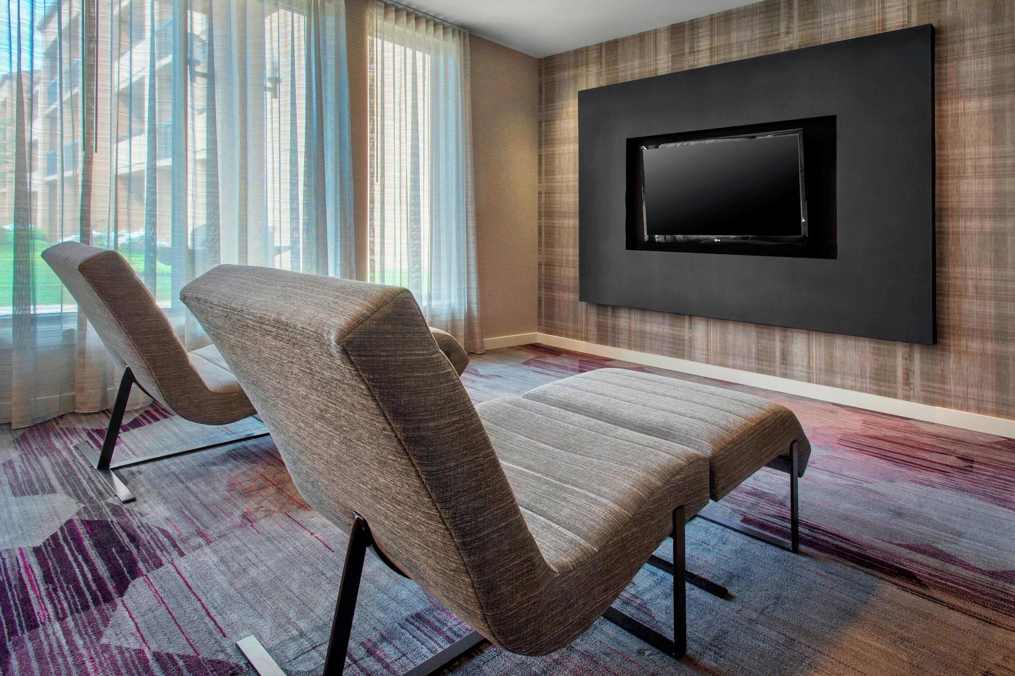 Bar/Salón Courtyard by Marriott Newark Liberty International Airport