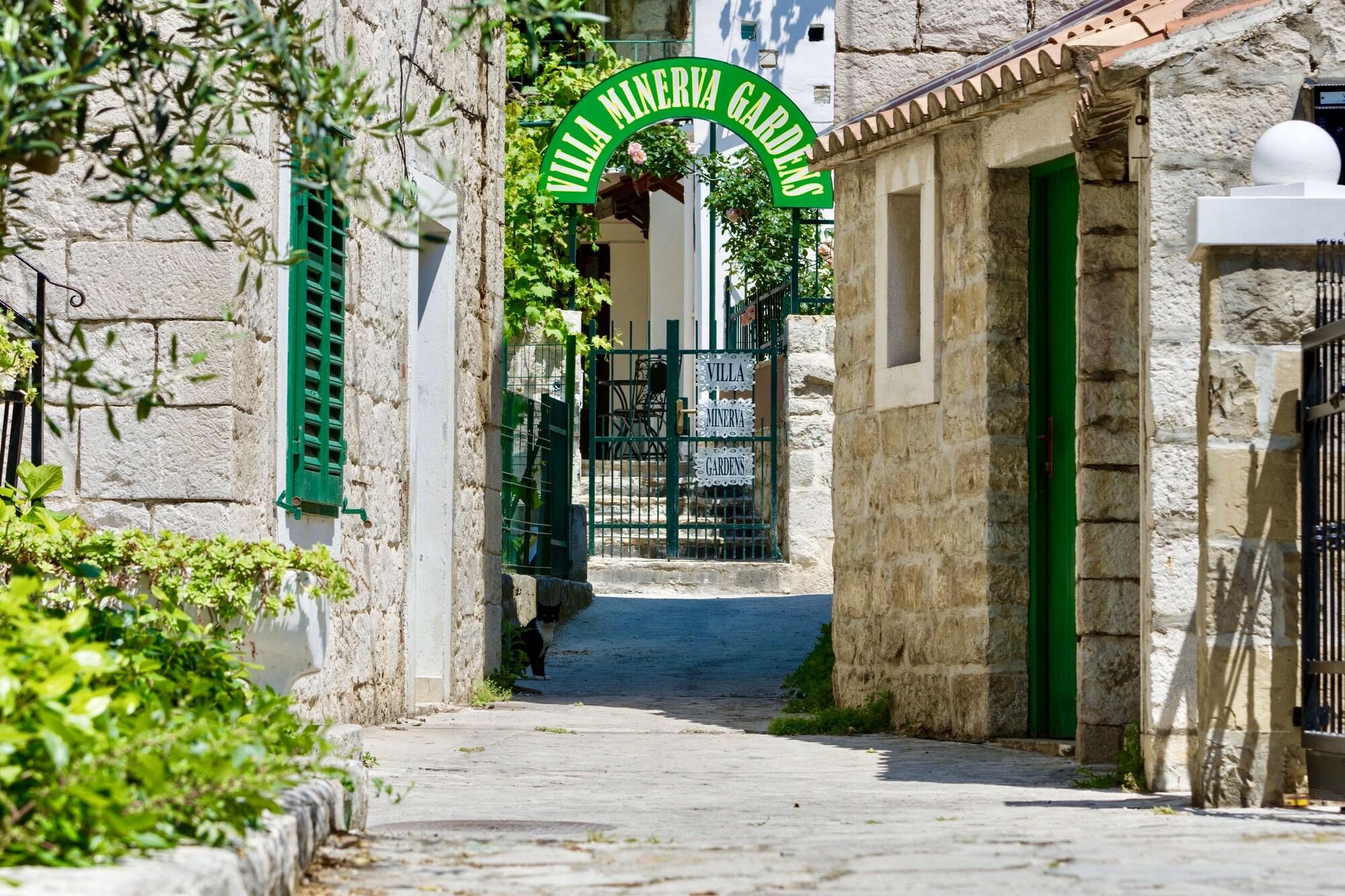 Vista Exterior Villa Minerva Gardens