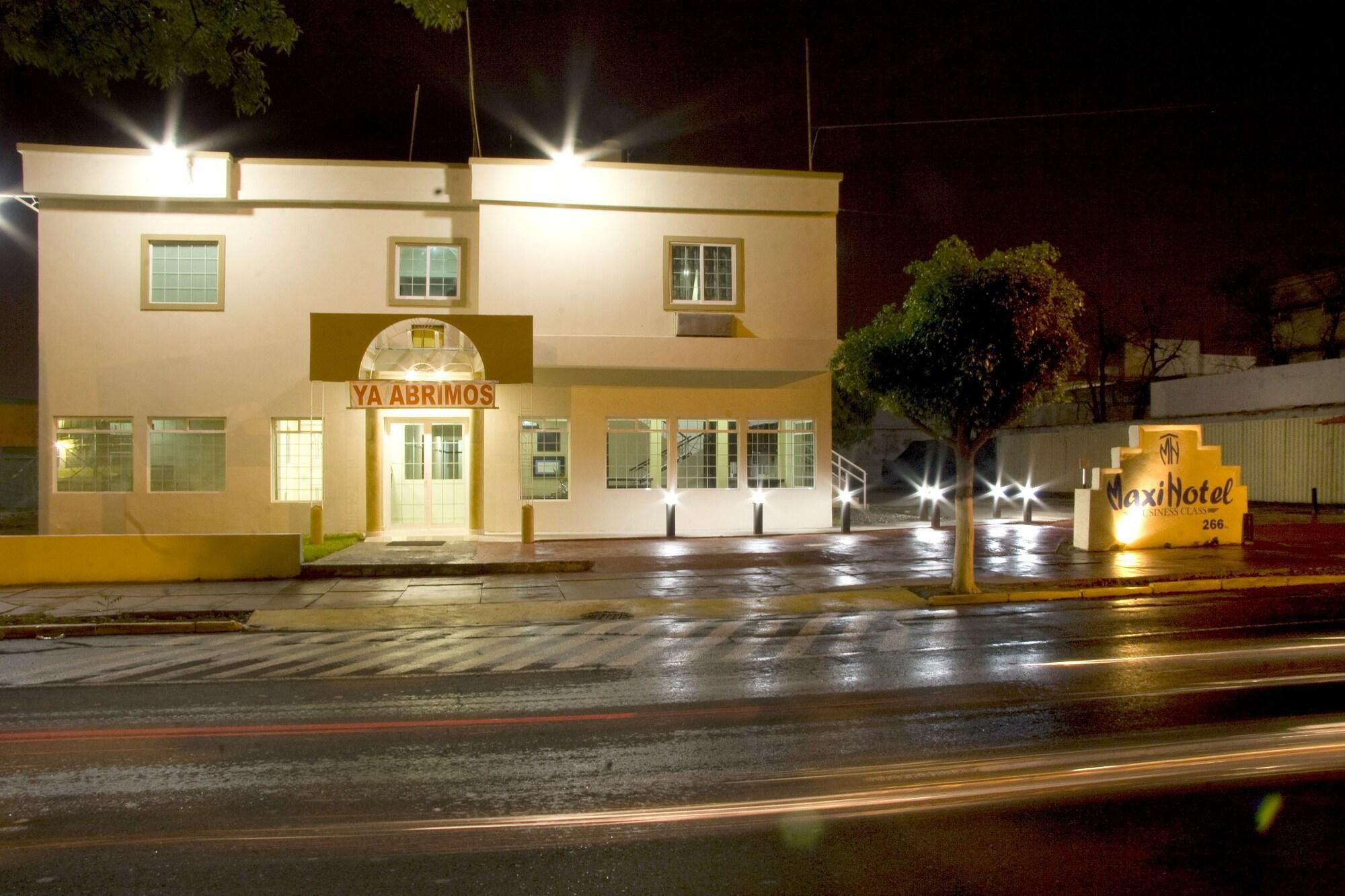 Vista Exterior Maxihotel Business Class