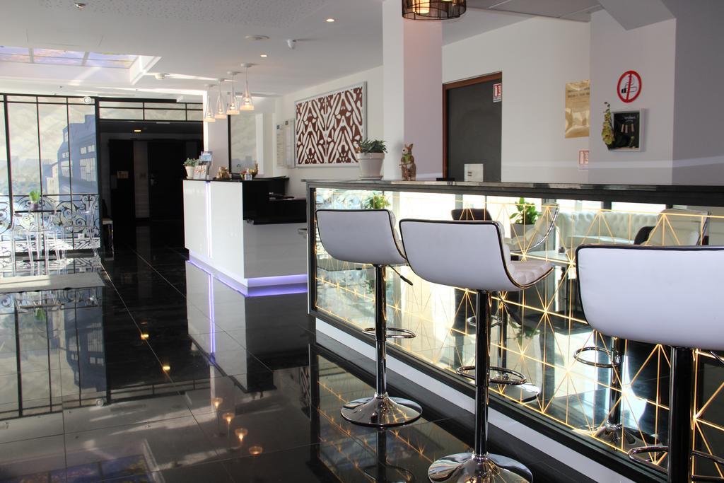 Bar/Salón Kyriad Saint Quentin En Yvelines Montigny