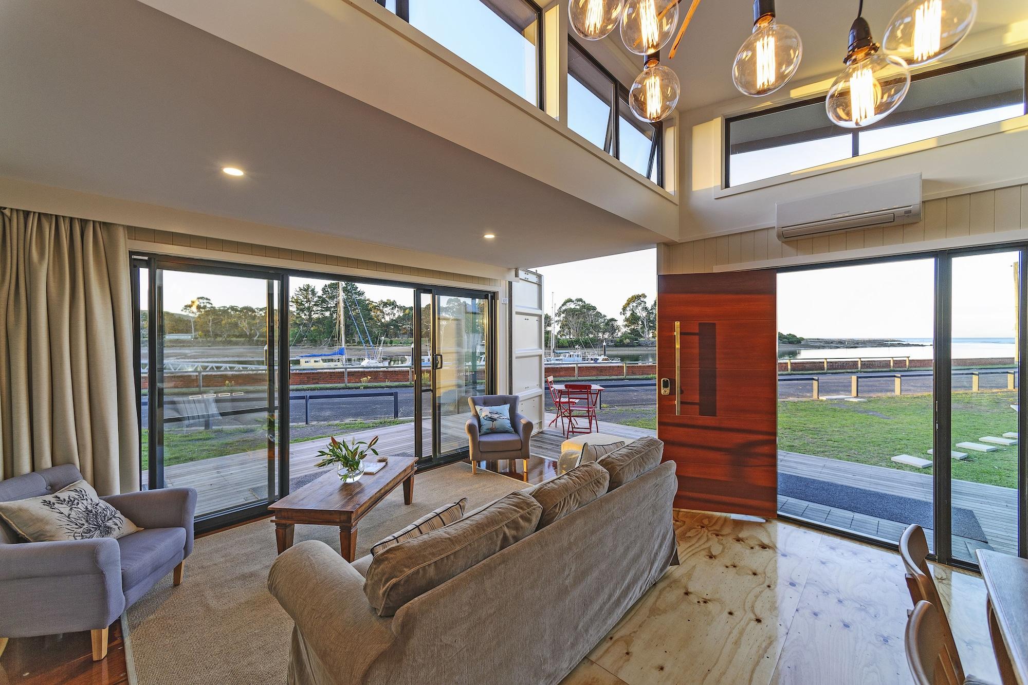 Varios Coastal Pods Wynyard