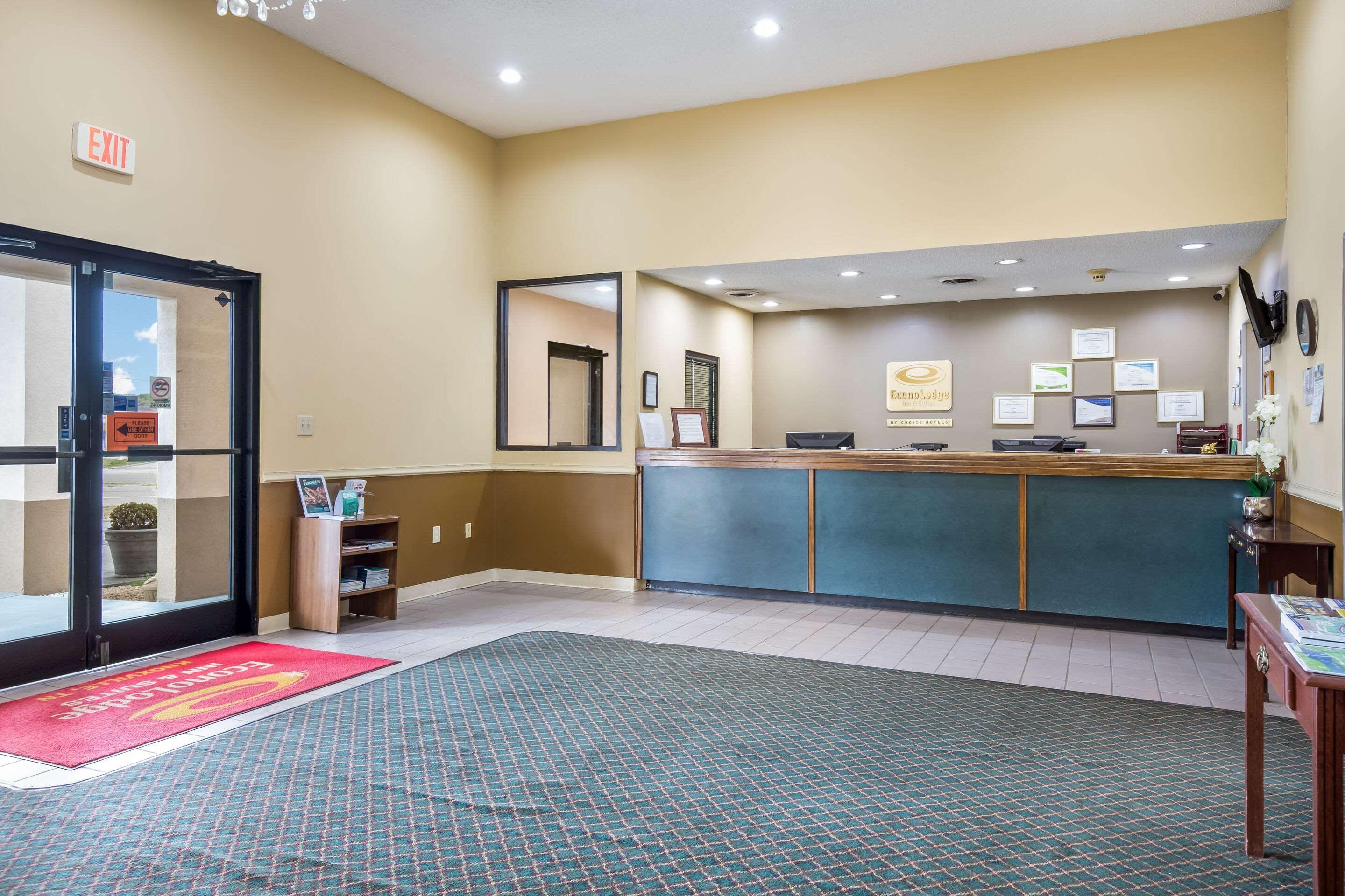 Vista Lobby Econo Lodge Inn & Suites Knoxville East