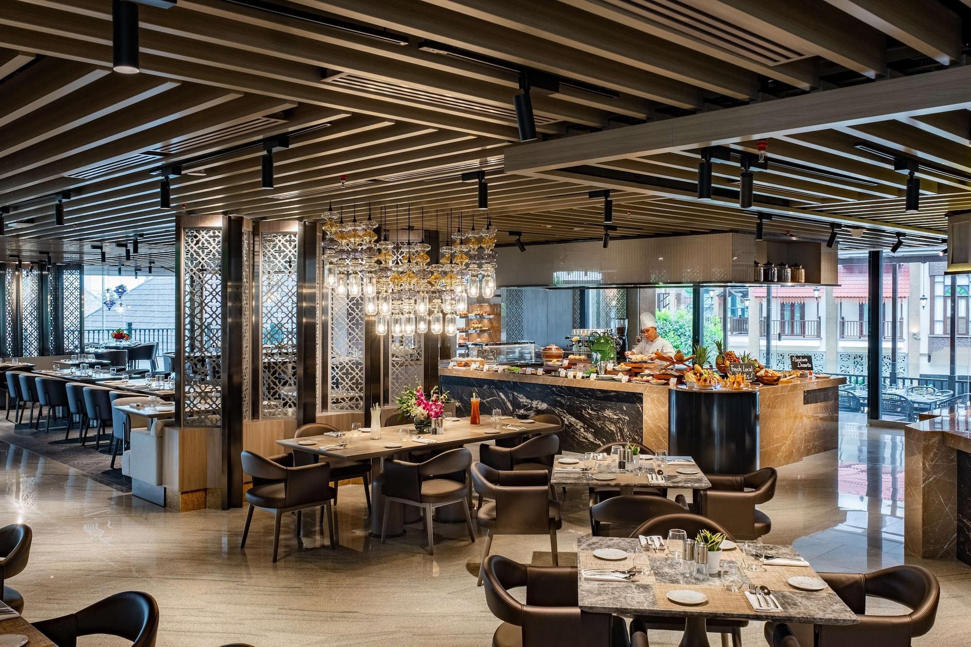 Restaurant DoubleTree by Hilton Putrajaya Lakeside