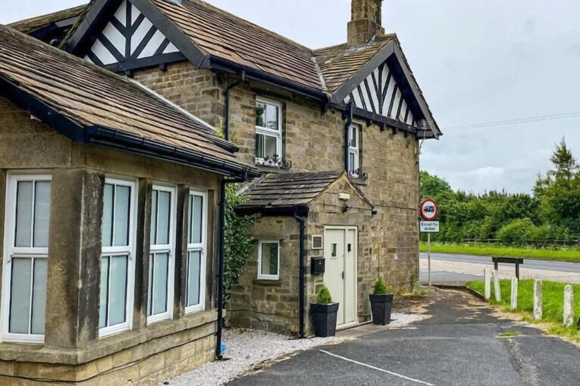 Vista Exterior Bramall House