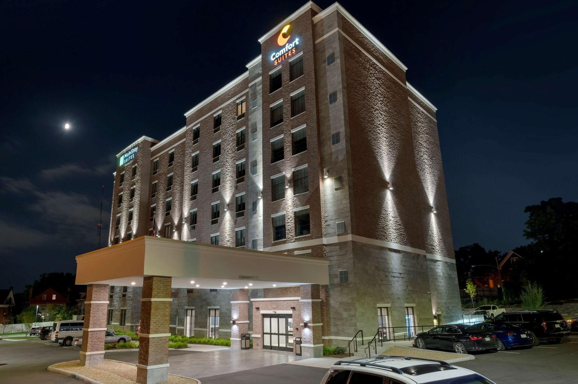 Vista Exterior Comfort Suites Cincinnati University - Downtown