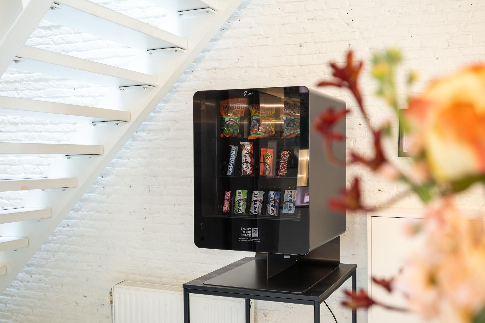 Instalaciones Recreativas YAYS Amsterdam Salthouse Canal by Numa