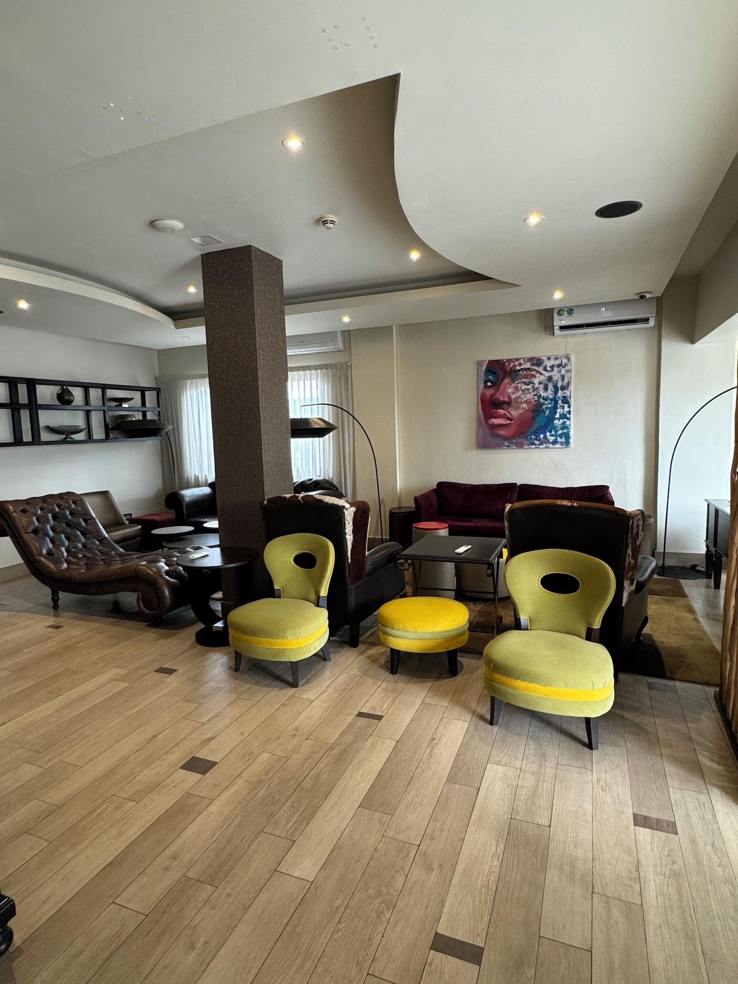 Vista Lobby The Palms by Eagles