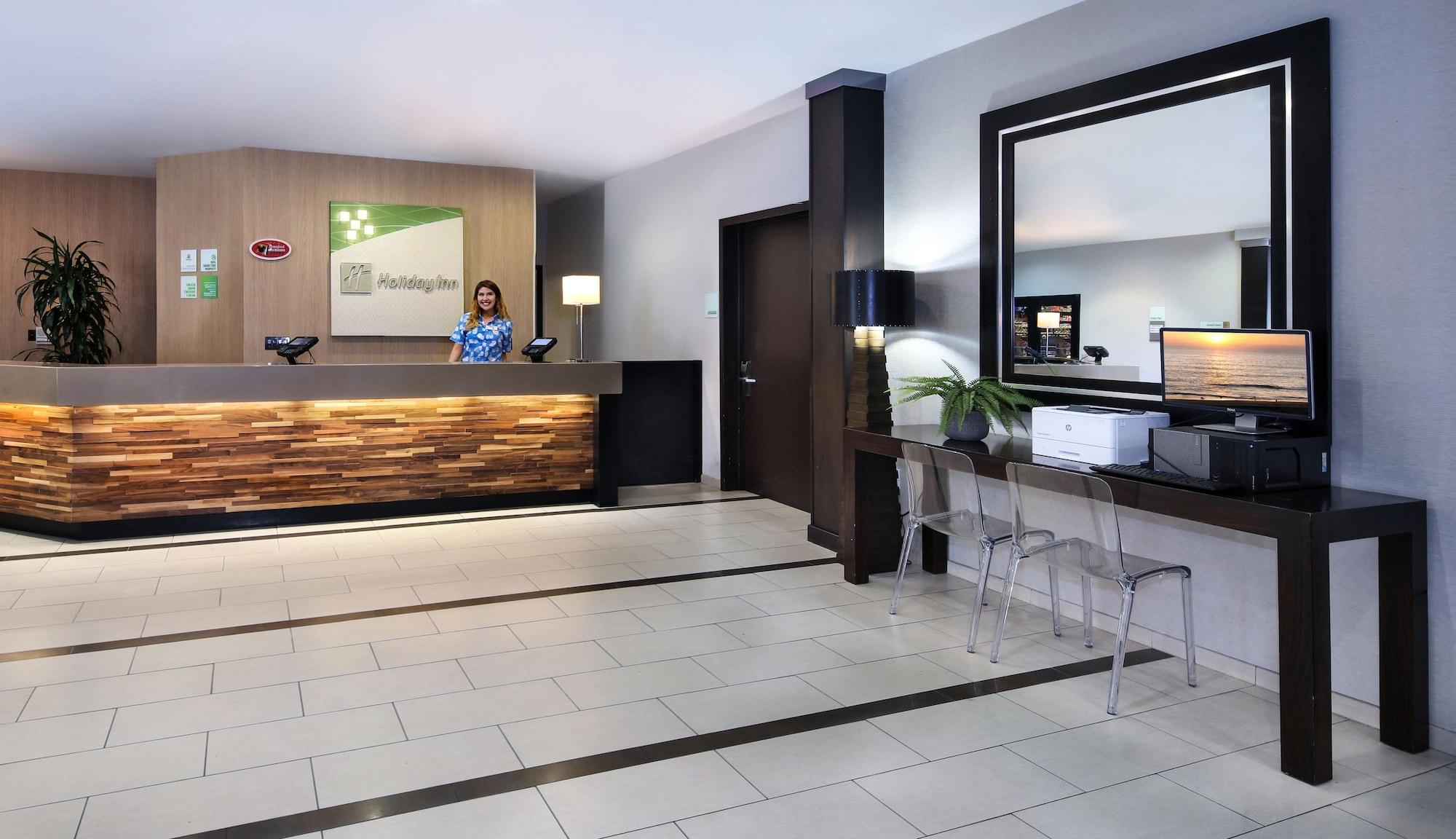 Vista Lobby Holiday Inn Hotel & Suites Anaheim by IHG