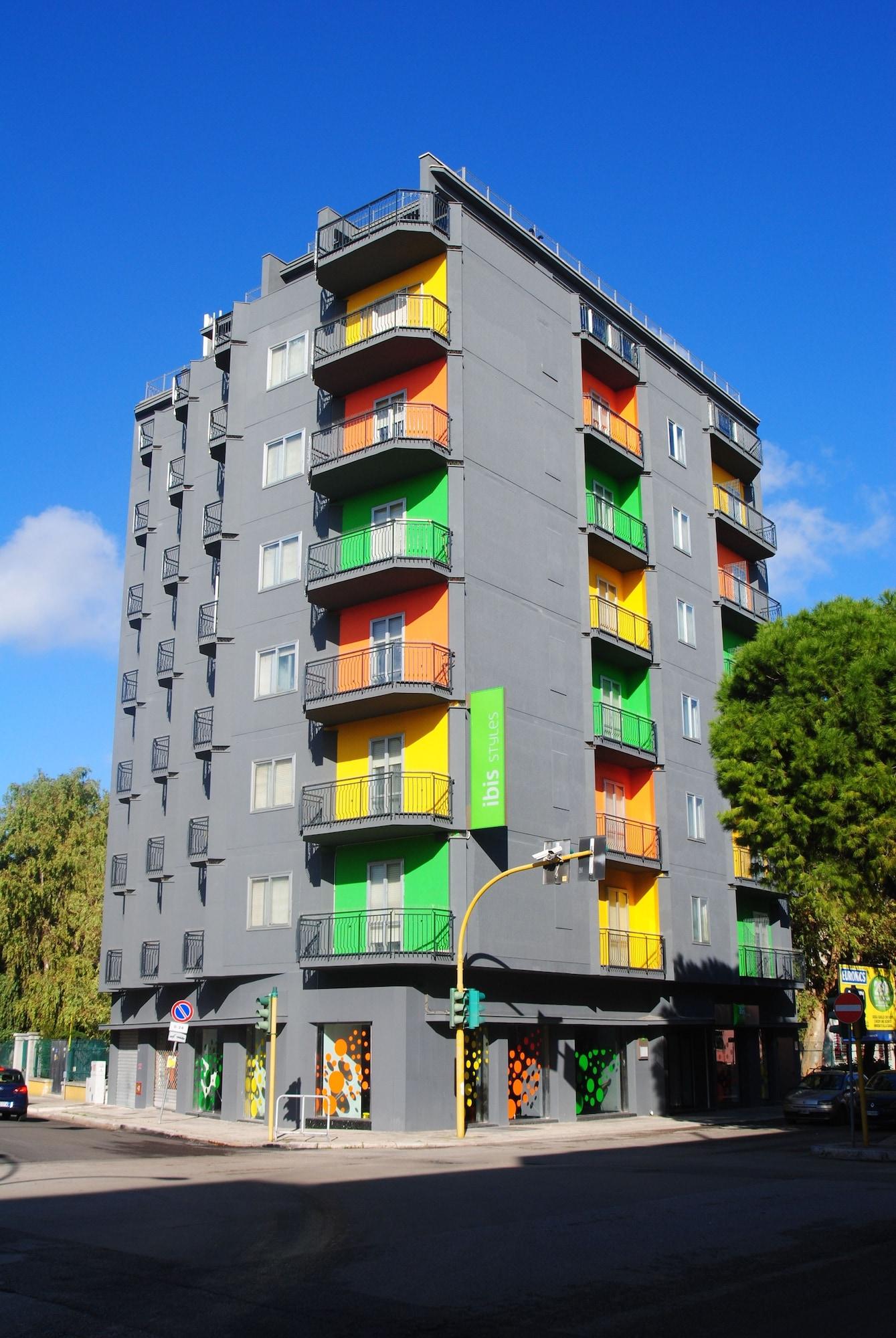 Vista Exterior ibis Styles Brindisi
