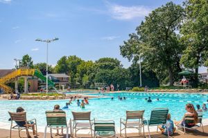 Renta temporal - Historic 1920s Private Bungalow Near Logan Square, pool and beach