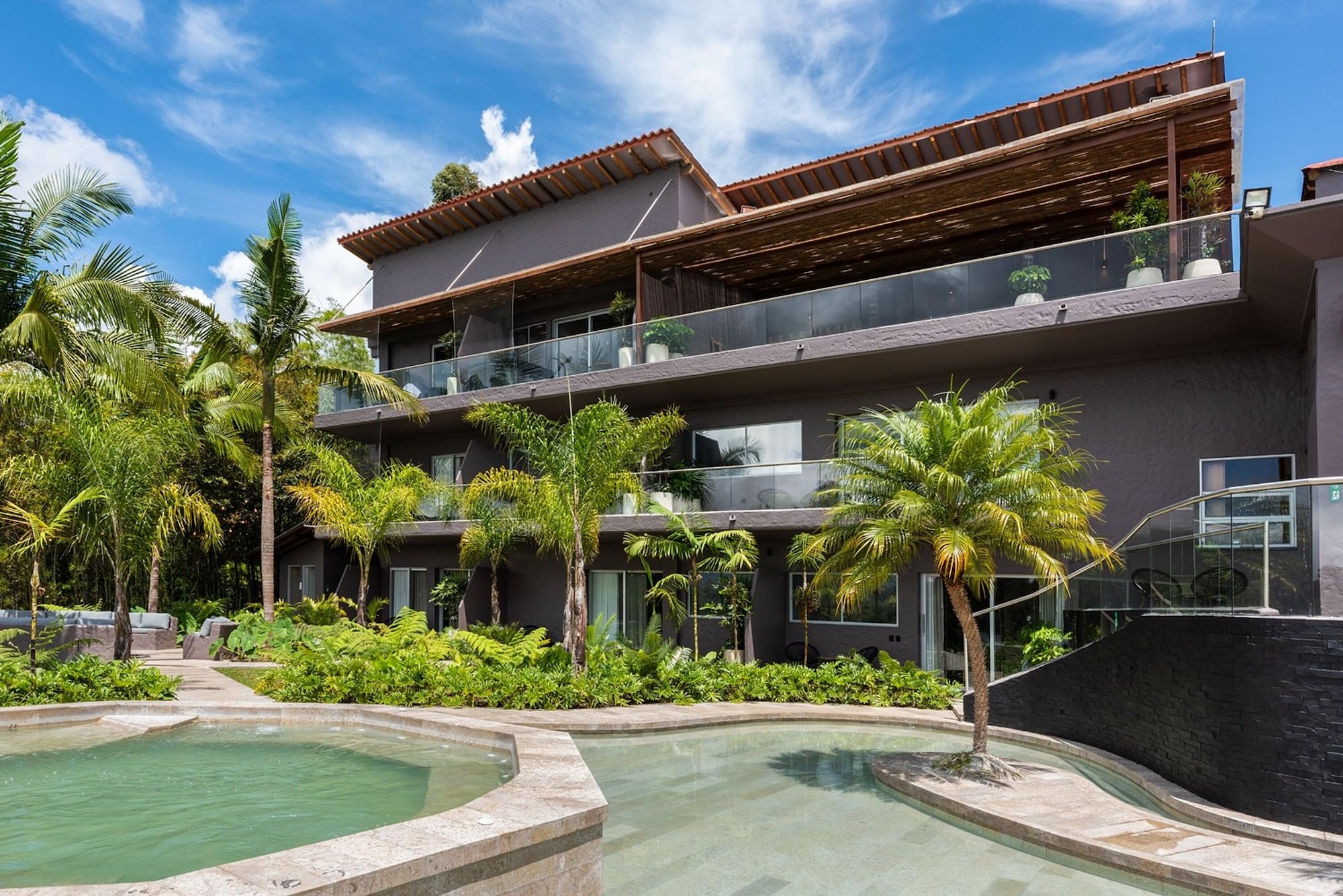Varios Tau House
