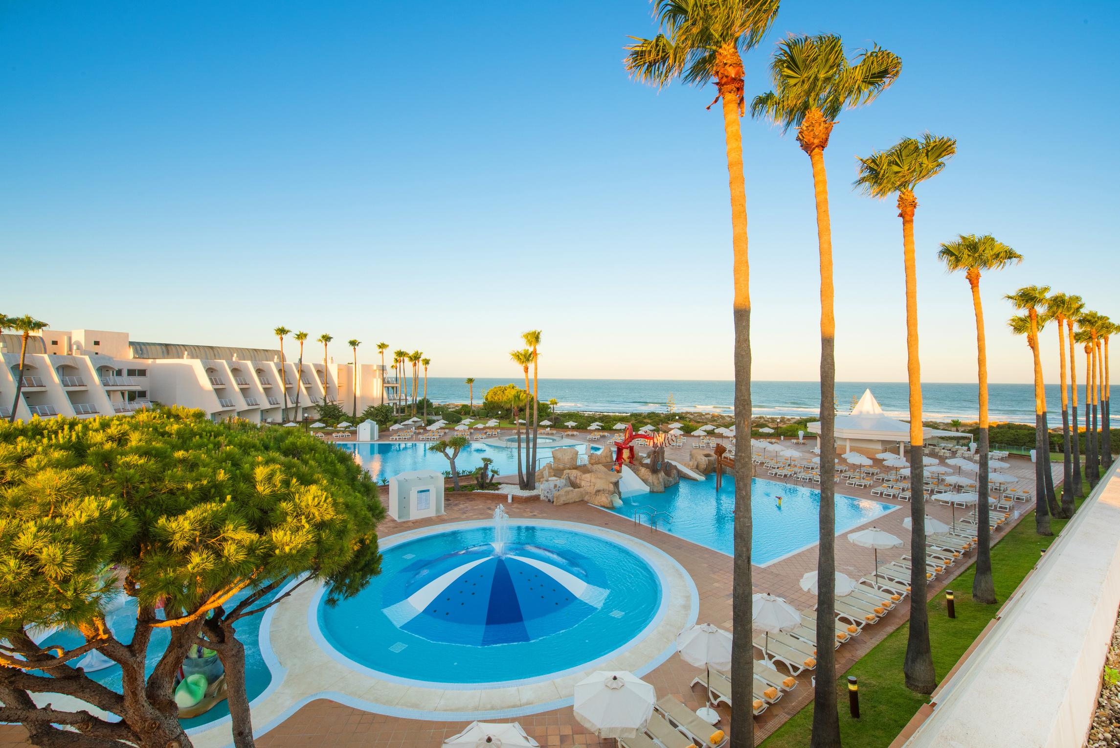 Vista Exterior Iberostar Waves Royal Andalus