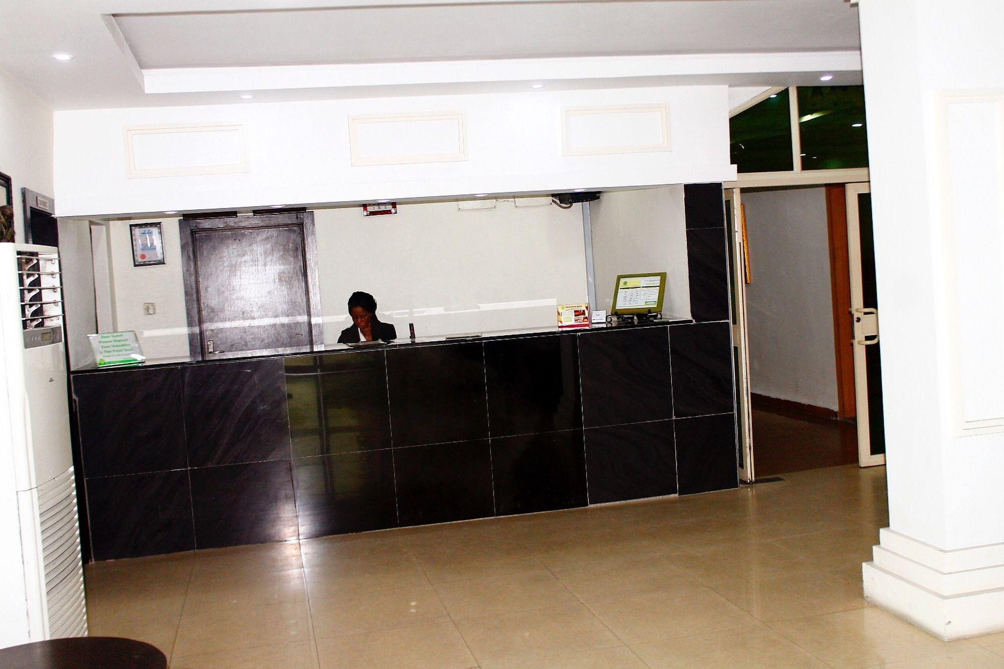 Vista Lobby Apex Hilton Hotel