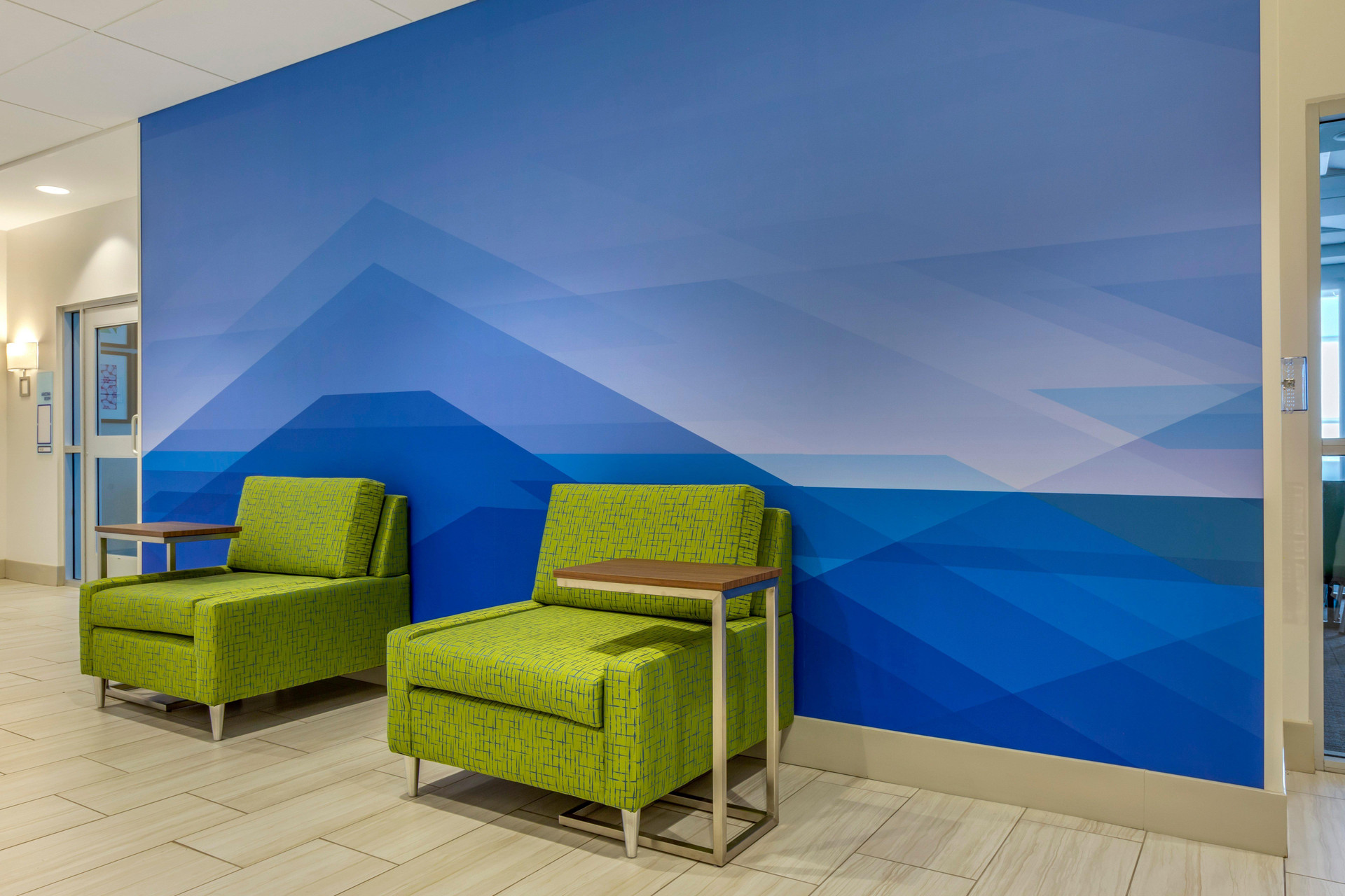 Vista Lobby Holiday Inn Express & Suites Phoenix Dwtn - State Capitol by IHG