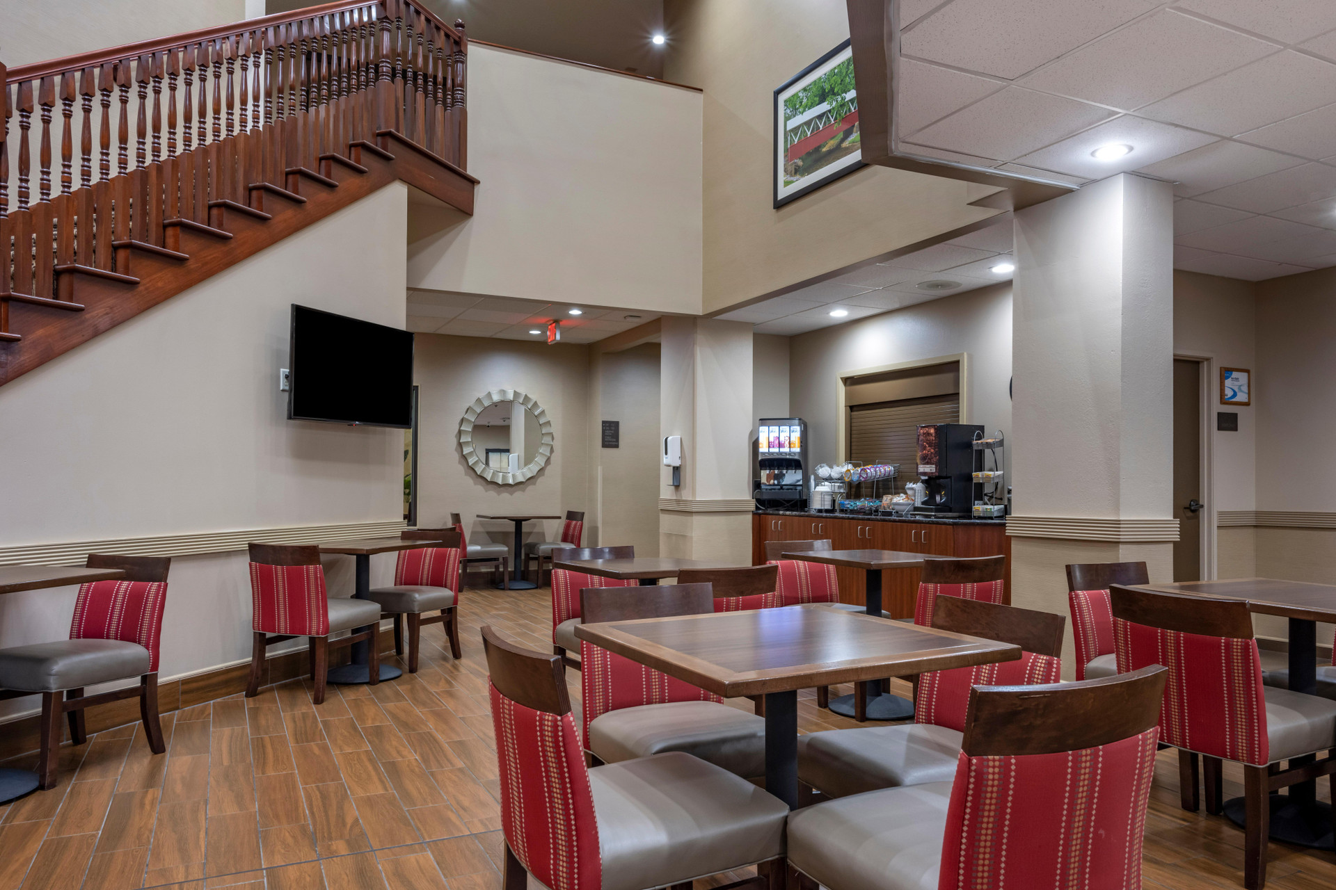 Vista Lobby Comfort Suites State College near Penn State