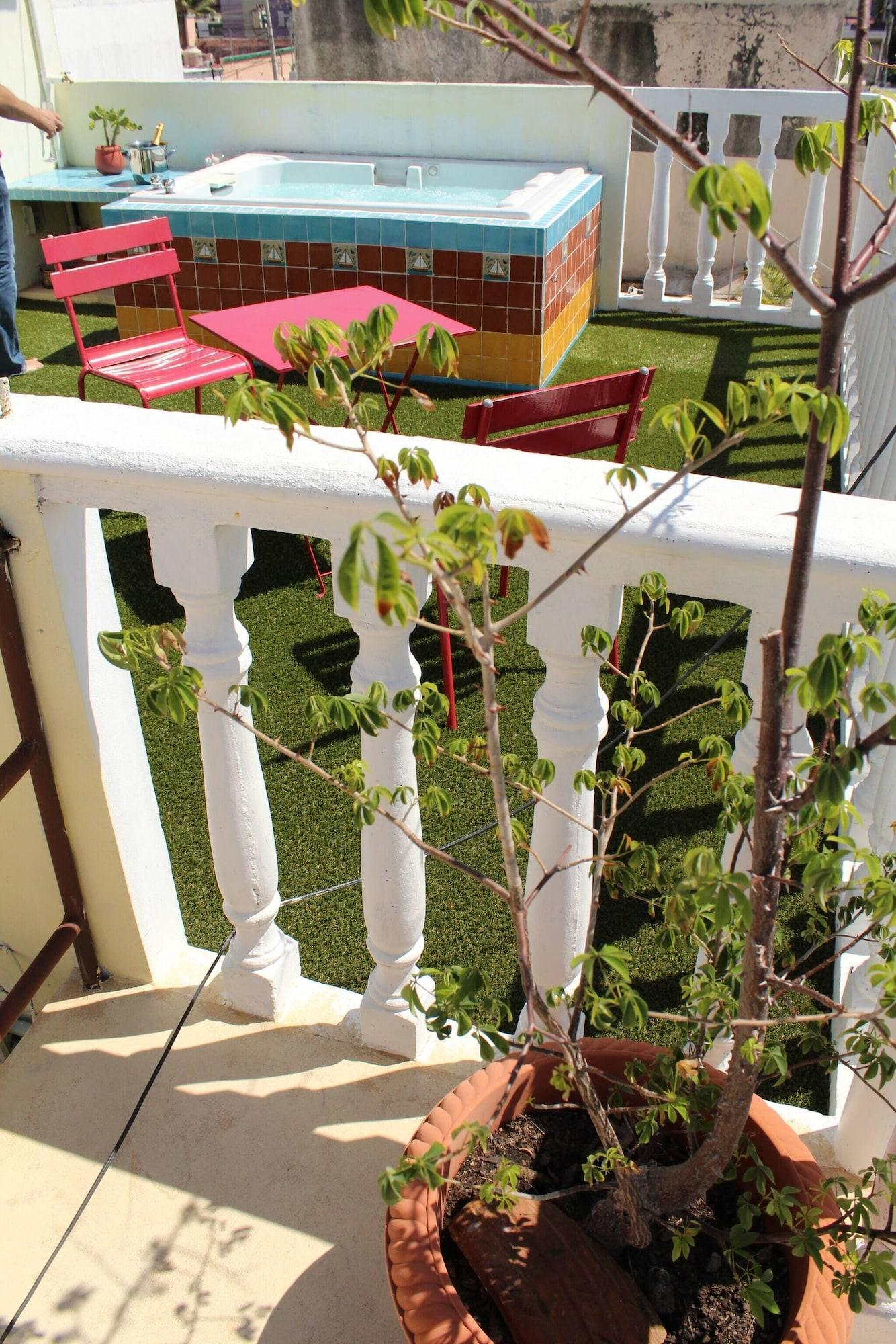 Comodidades del Alojamiento Room in B&B - Cancun Guest House 4 Terrace Tub