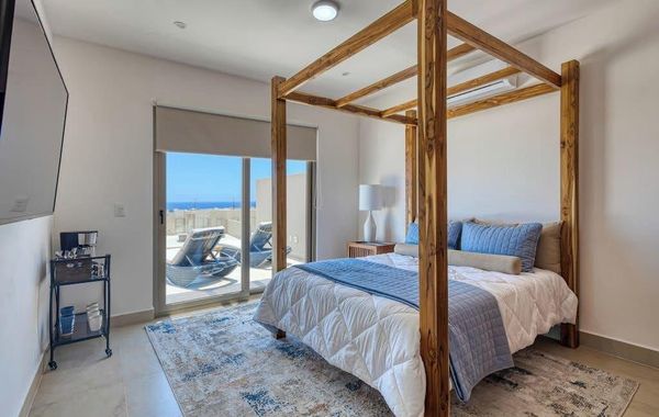 Modern Studio With Rooftop Lounge, Pools, Gym, Pickleball & Netflix Access - Hoteles pet friendly en Cabo San Lucas