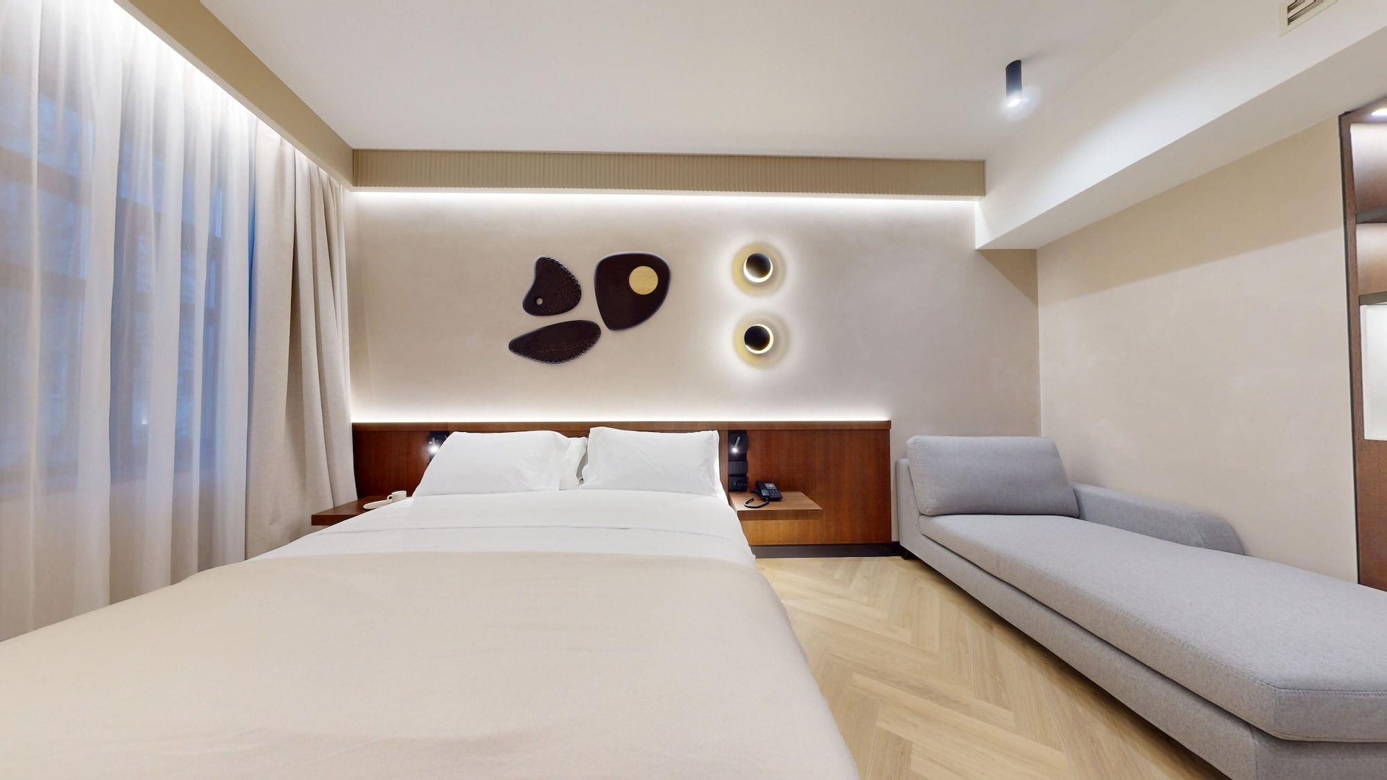 Varios Trianon Hotel