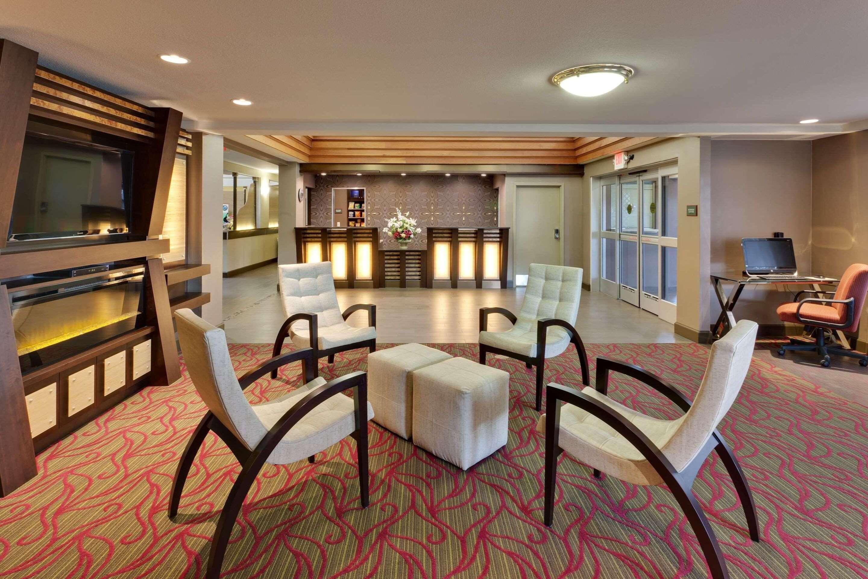 Vista Lobby Country Inn & Suites, San Carlos, CA