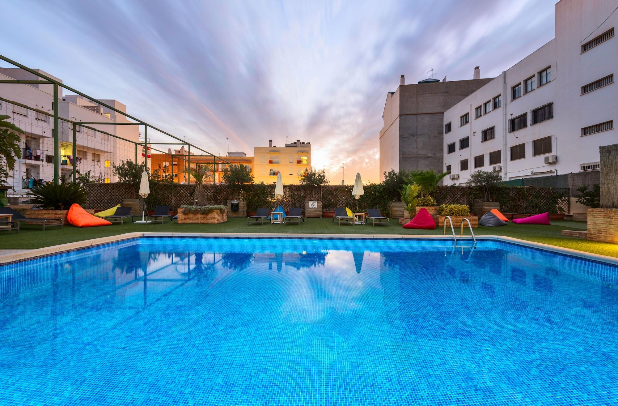 Vista Piscina Hotel Port Feria Valencia