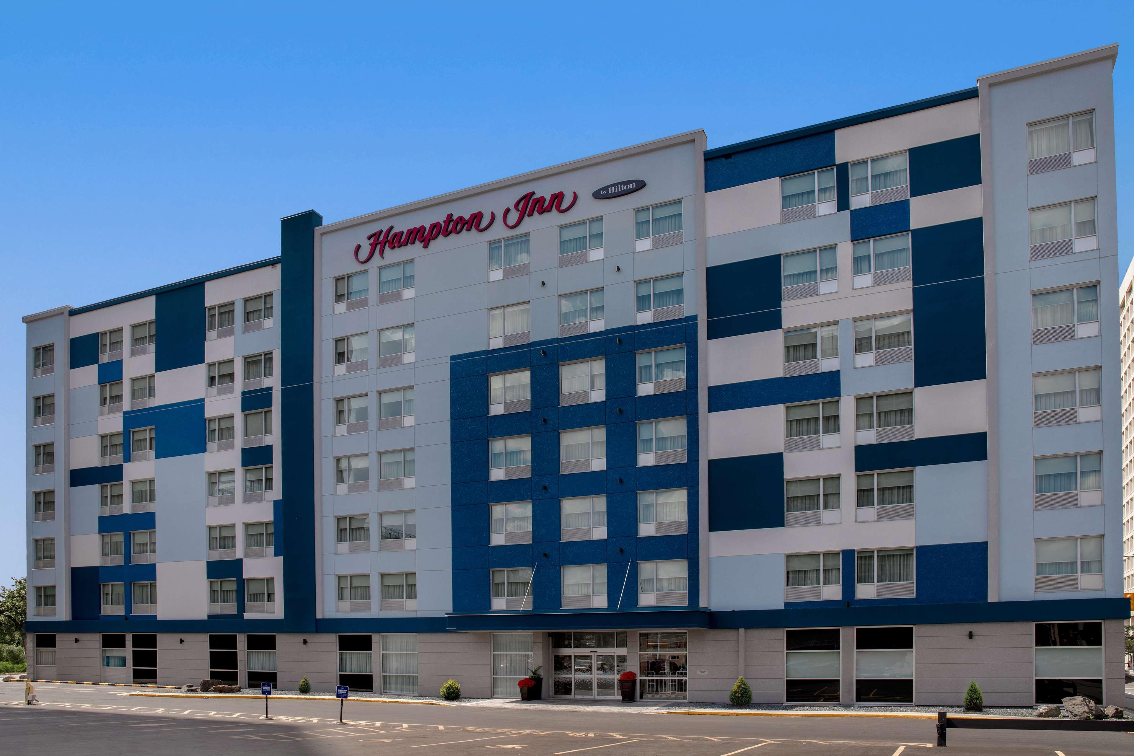 Vista Exterior Hampton Inn by Hilton Winnipeg Downtown