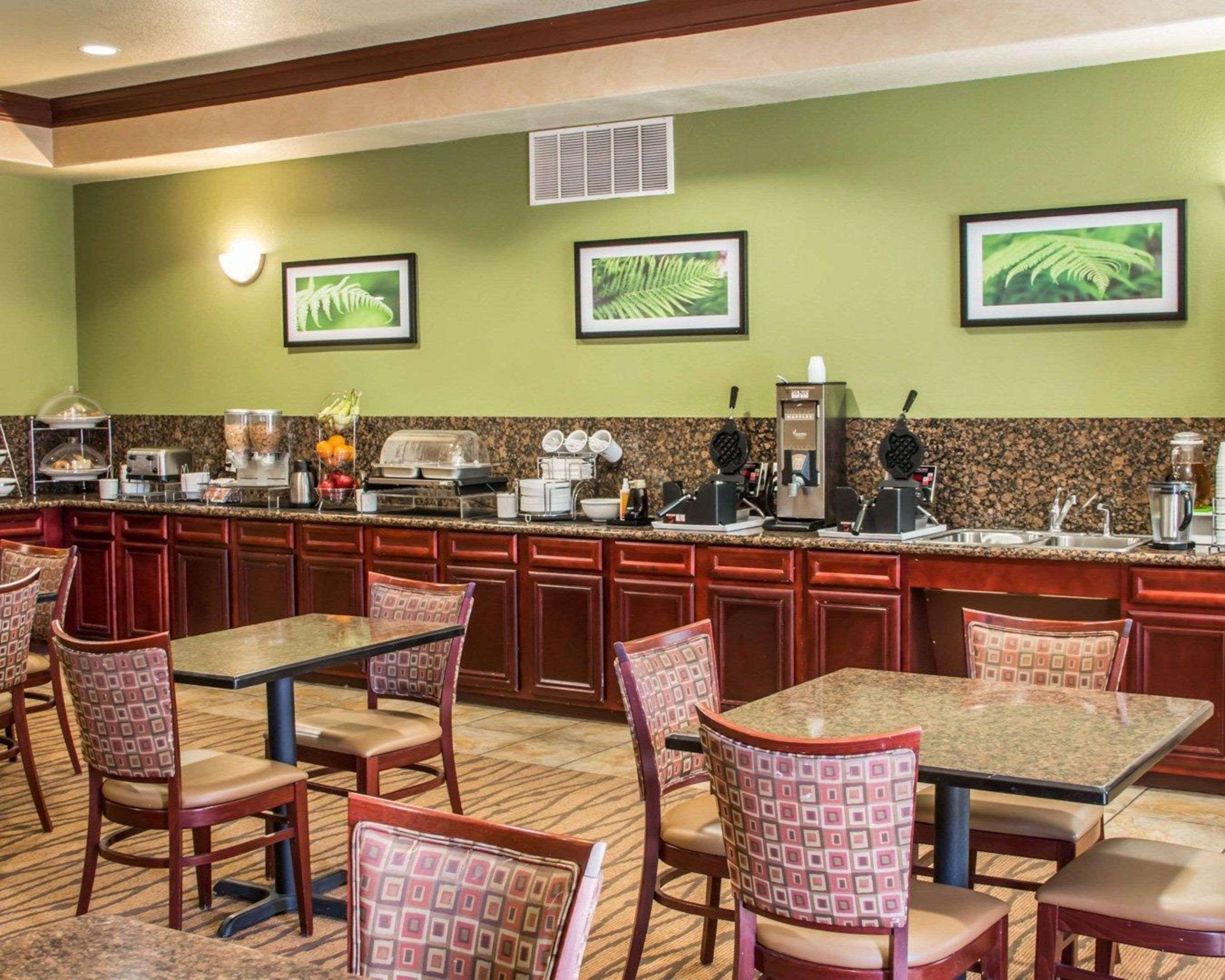 Restaurant Sleep Inn & Suites at Six Flags