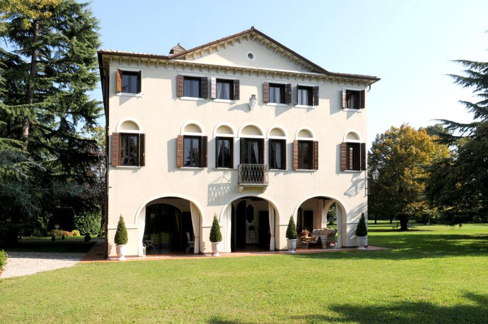 Vista Exterior Villa Zane