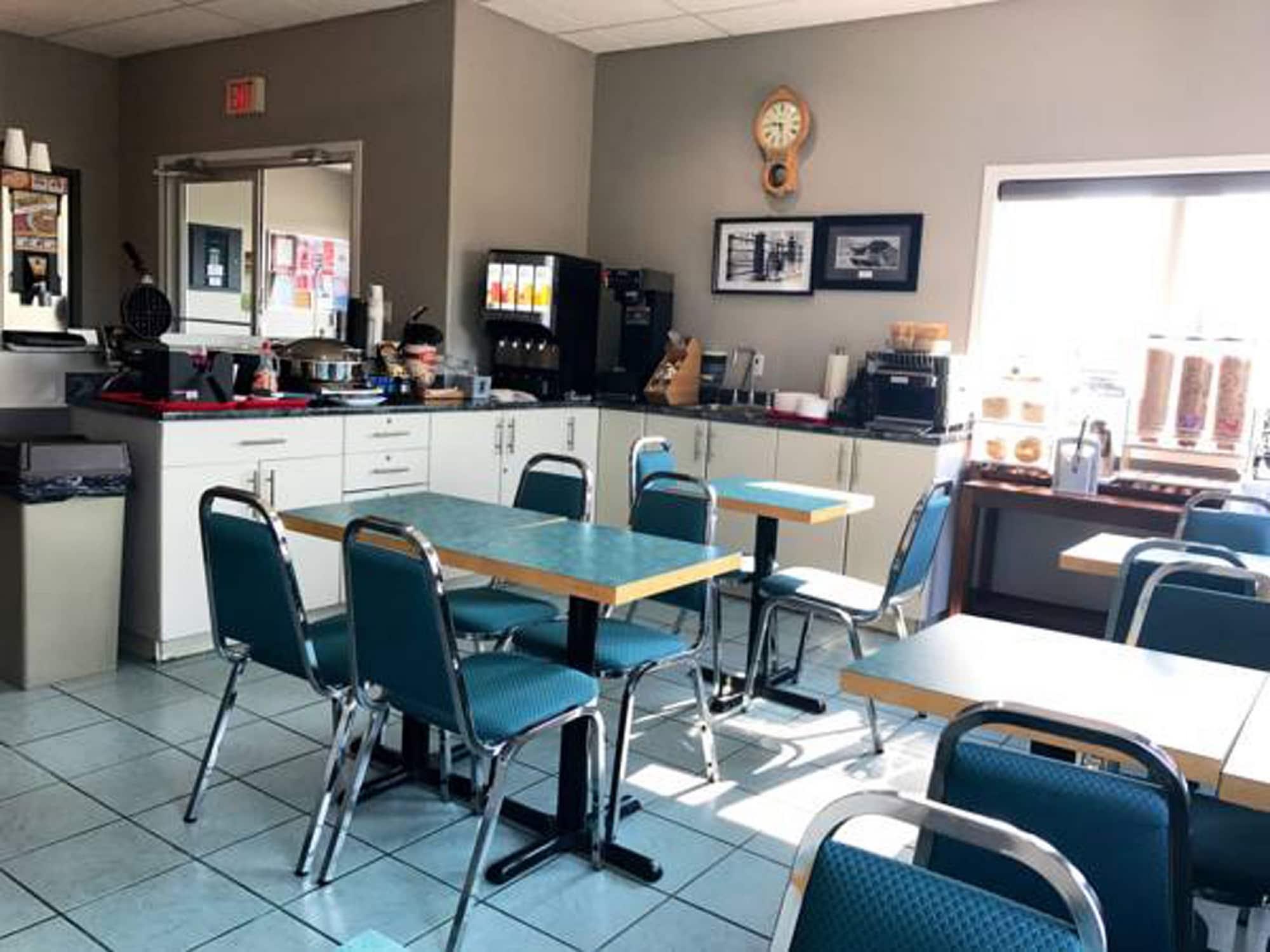 Restaurant Super 8 by Wyndham Kindersley