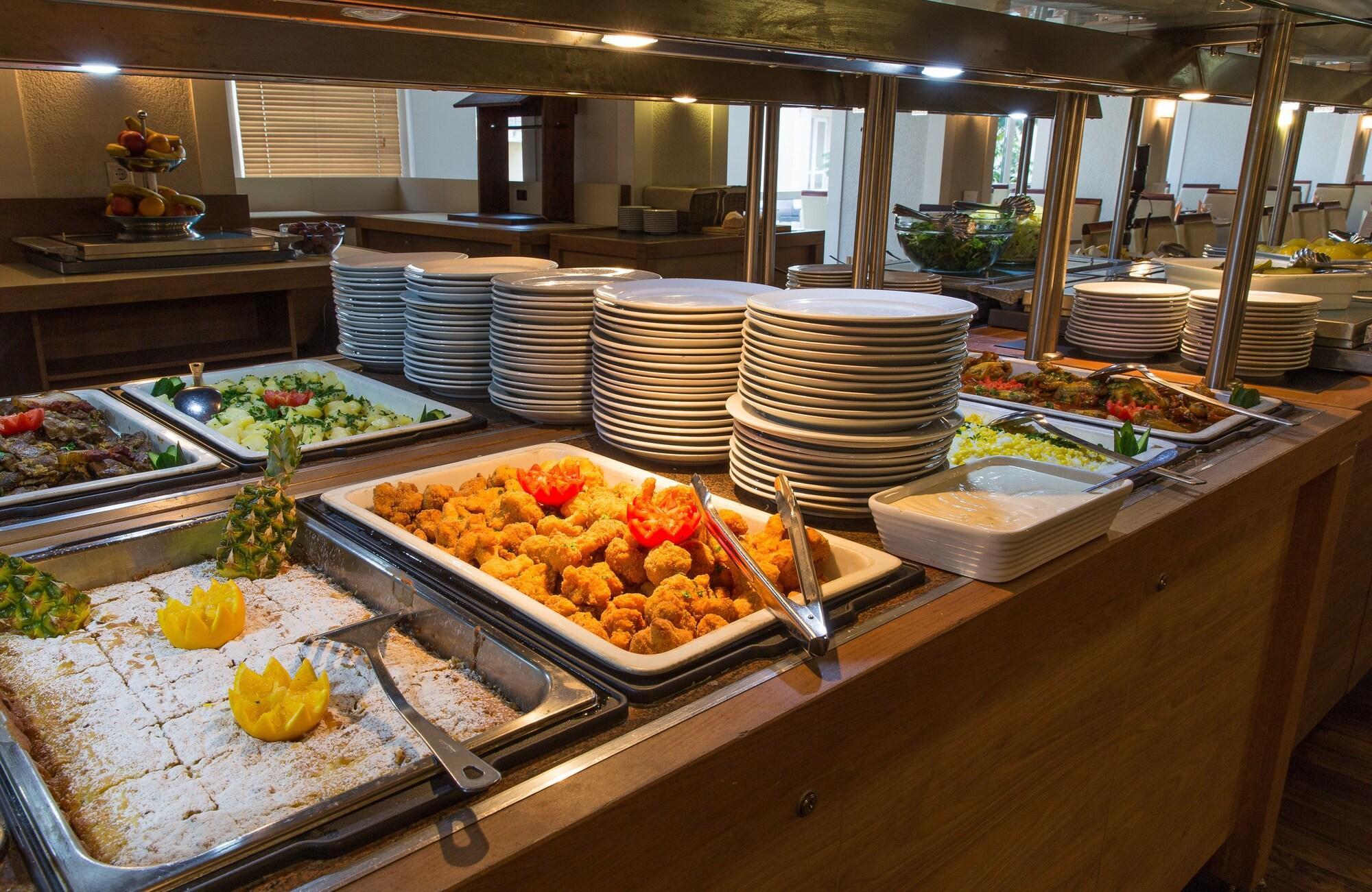 Restaurant CE Plaza Hotel