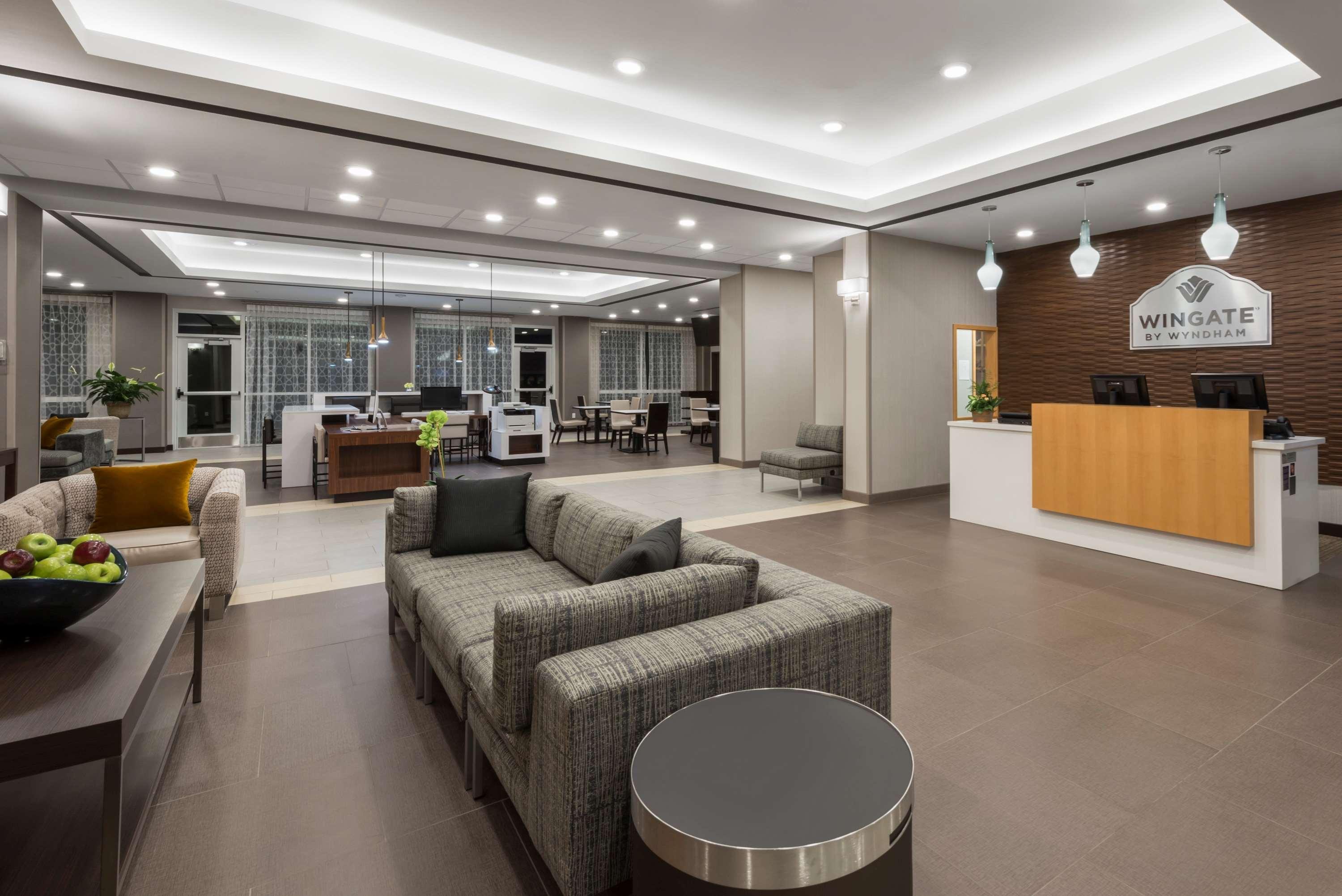 Vista Lobby Wingate by Wyndham Page Lake Powell
