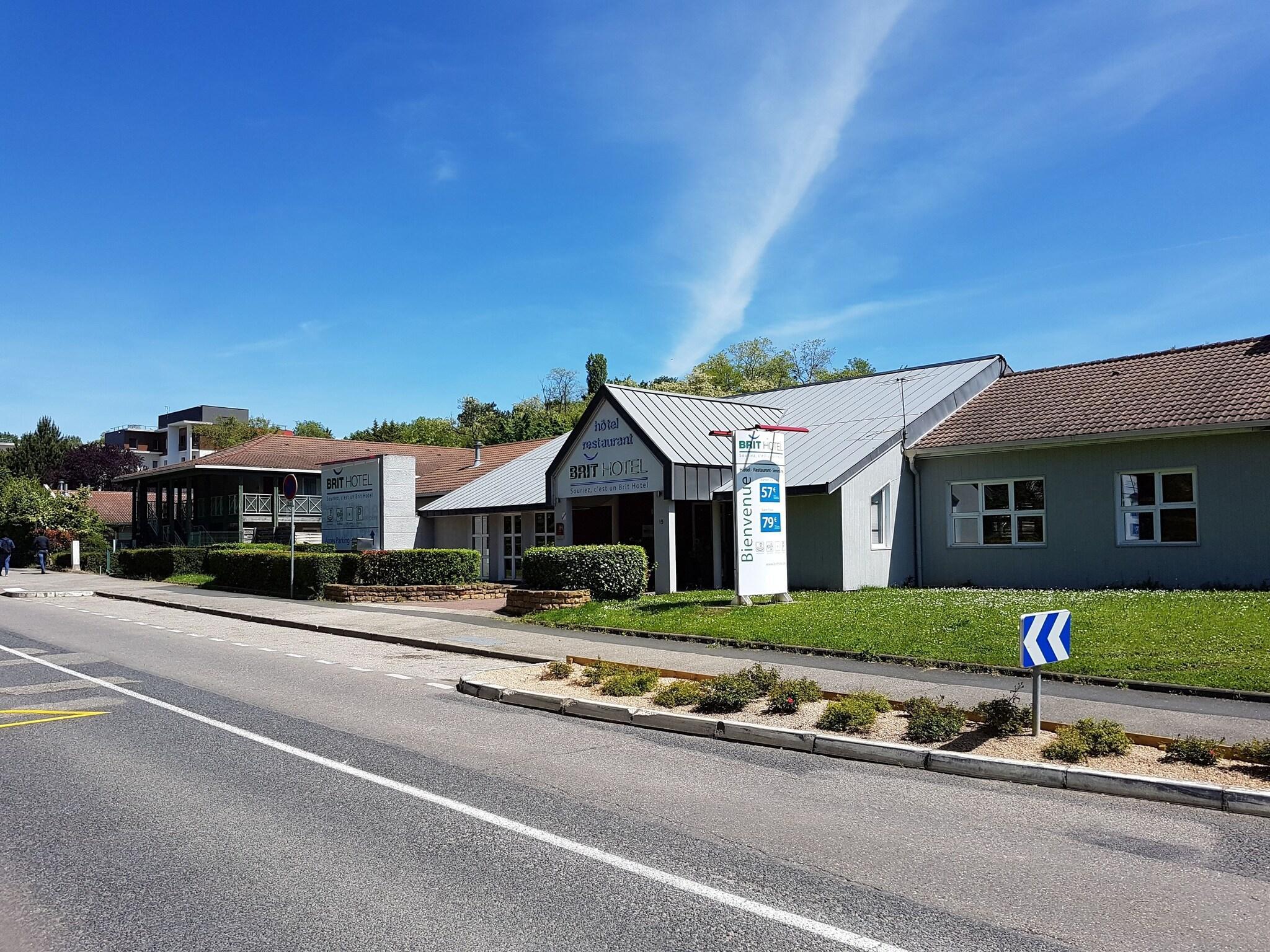 Vista Exterior Brit Hotel Confort Lyon Dardilly