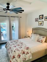 Alquiler Vacacional - Intimate Heated Pool Side Beach Bungalow! Just steps to the beach!