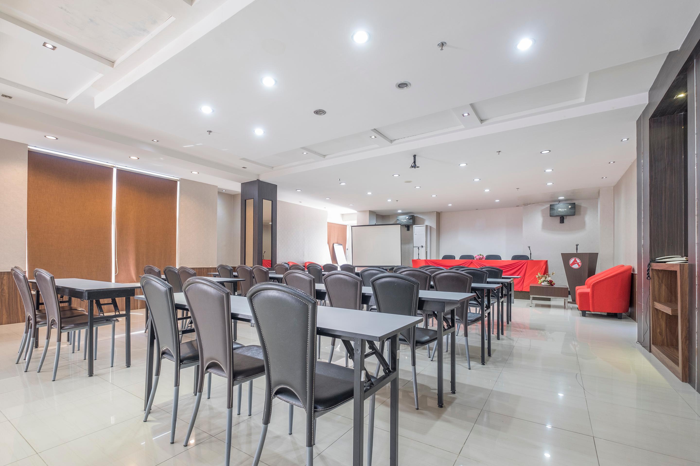 Sala de Reuniones OYO 1081 Allson City Hotel Makassar
