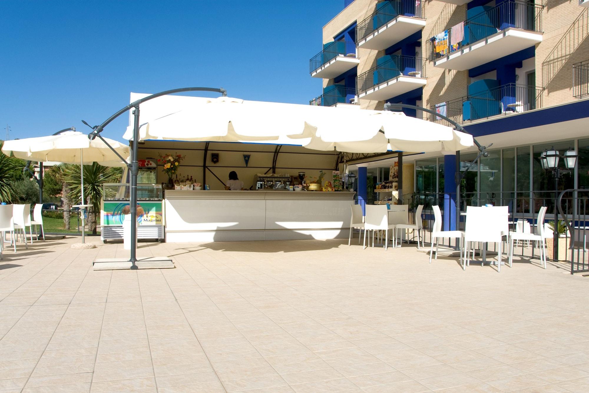 Bar/Salón Roses Hotel