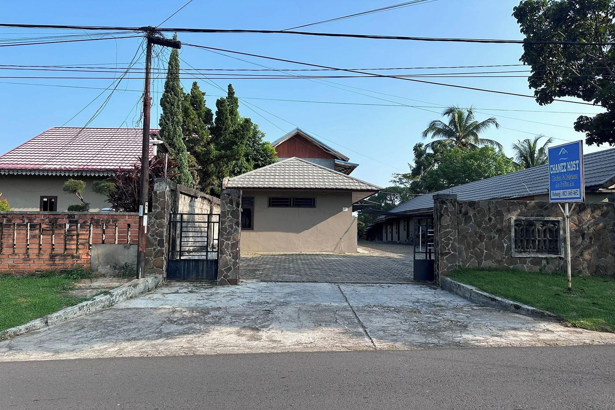 Vista Exterior Channes Guest House Syariah