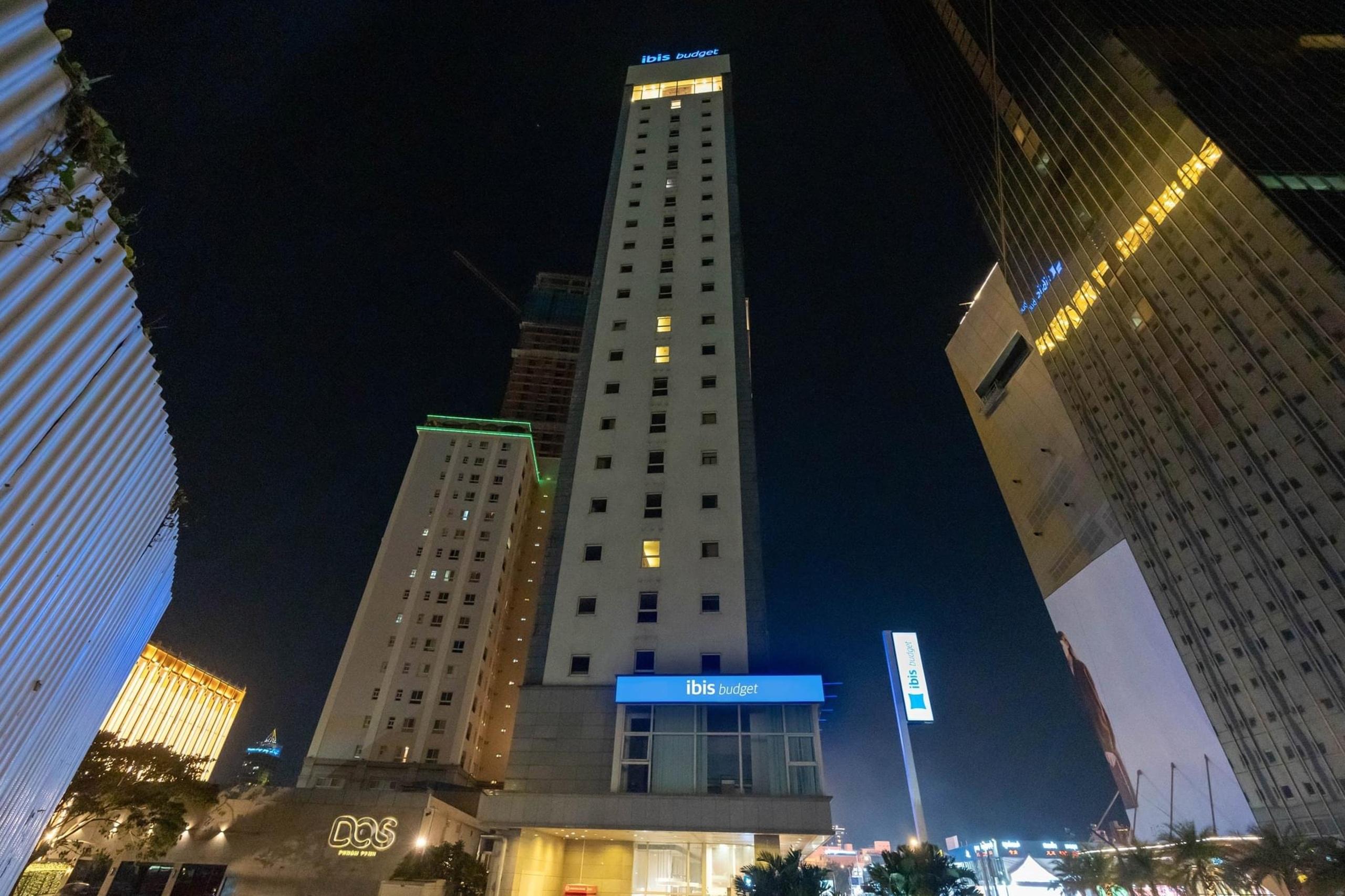 Vista Exterior ibis budget Phnom Penh Riverside
