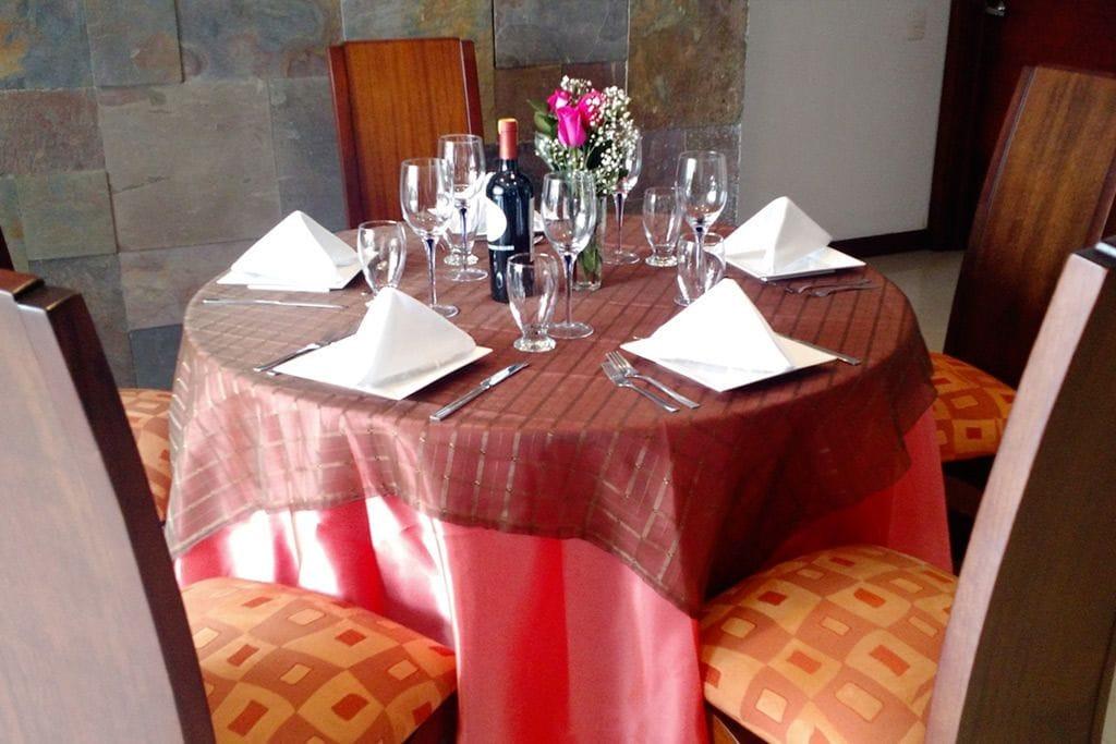 Restaurant Serenity Suites