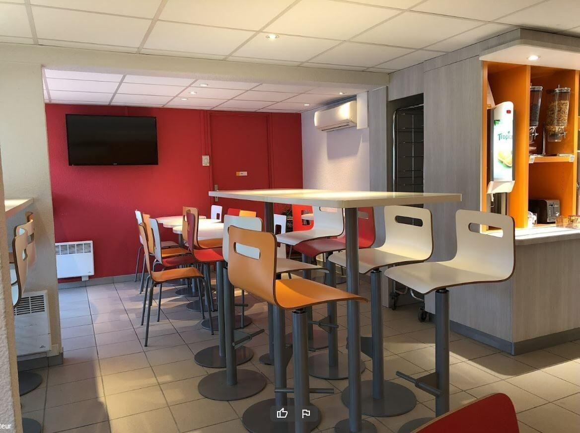 Bar/Salón Première Classe Versailles - St Cyr l'Ecole