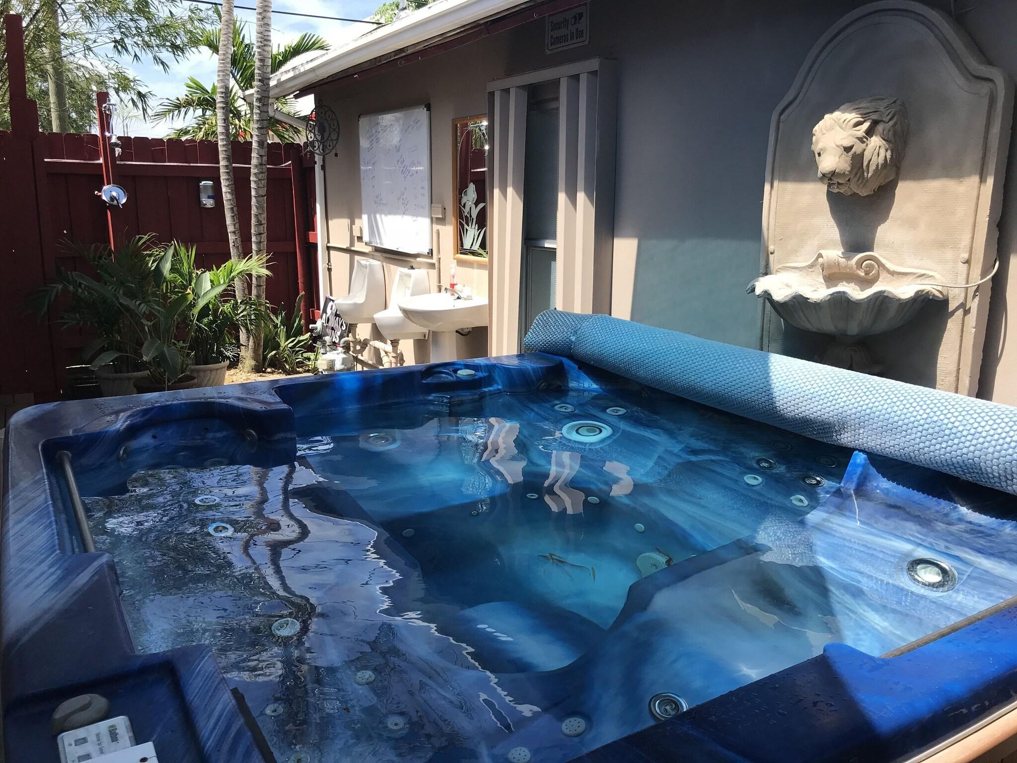 Varios Inn Leather Guest House - Male Only LGBT