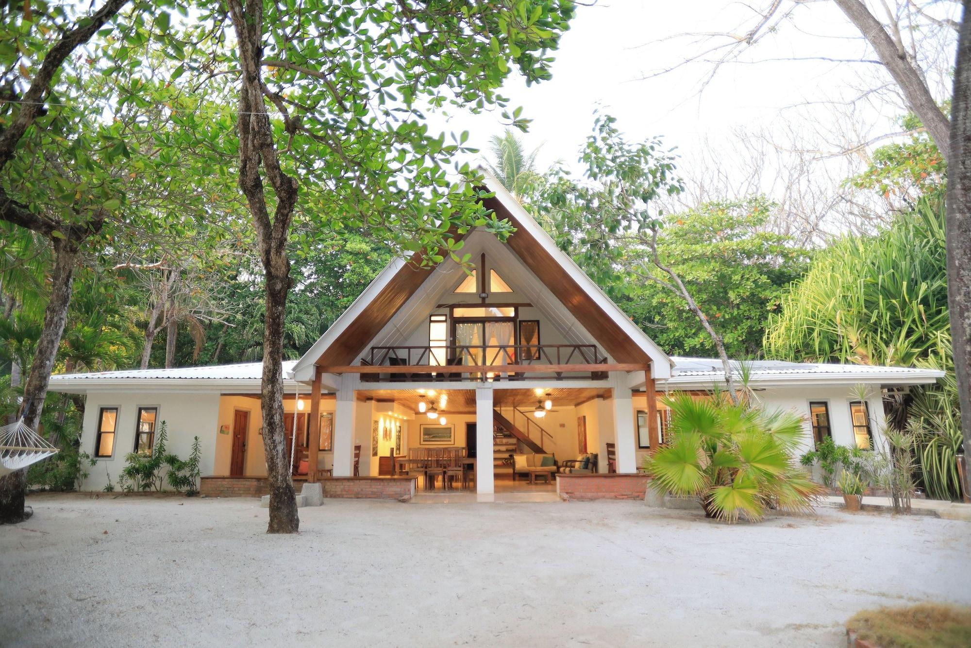 Varios Casa Cecilia Beach Front