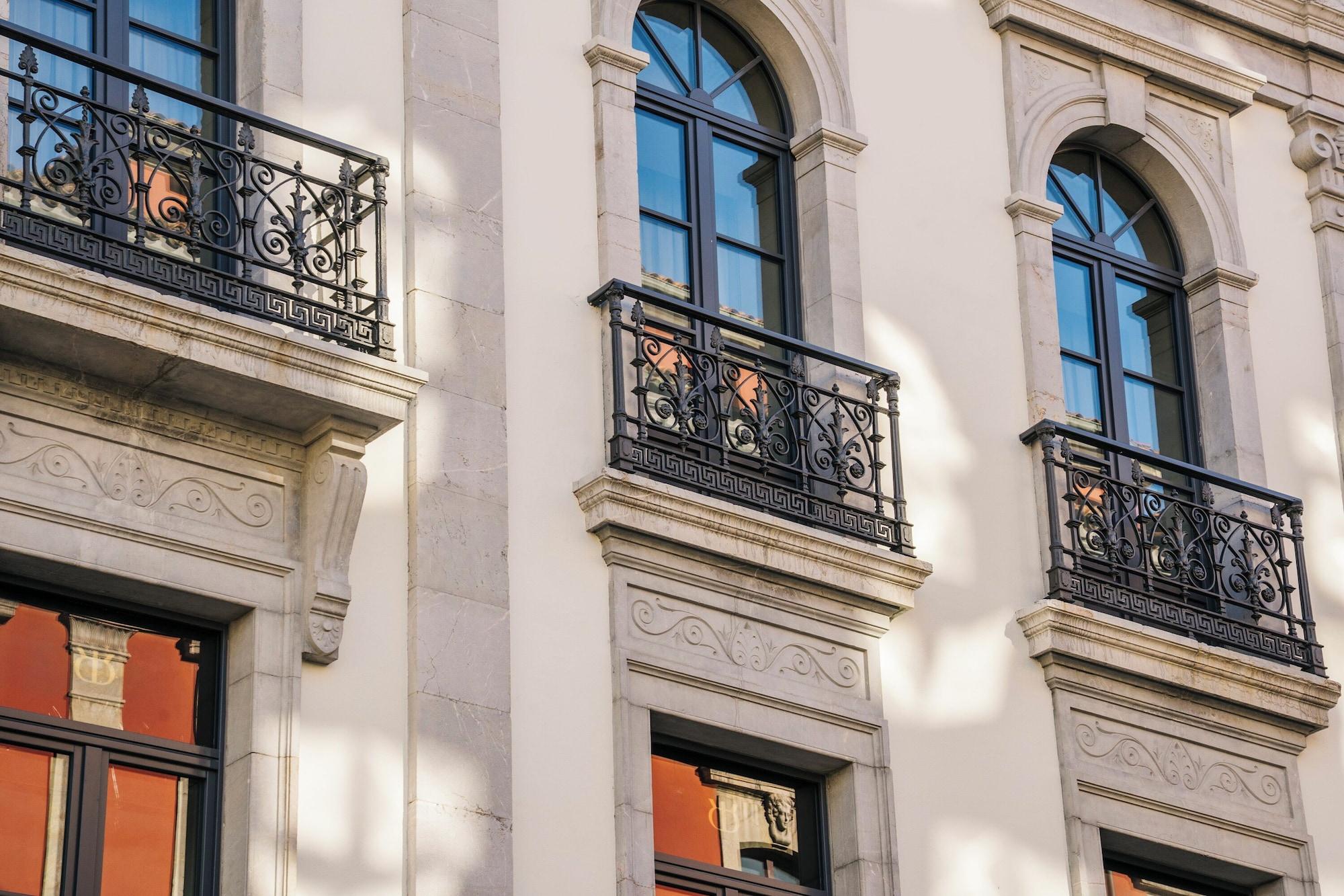 Vista Exterior Heritage Suites Oviedo