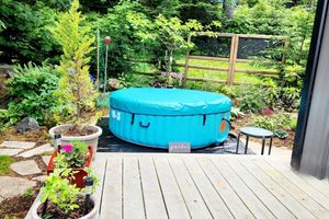 Alquiler Vacacional - Tiny House with HOT TUB!
Perfect for a getaway!
Near golf, fishing & hiking!